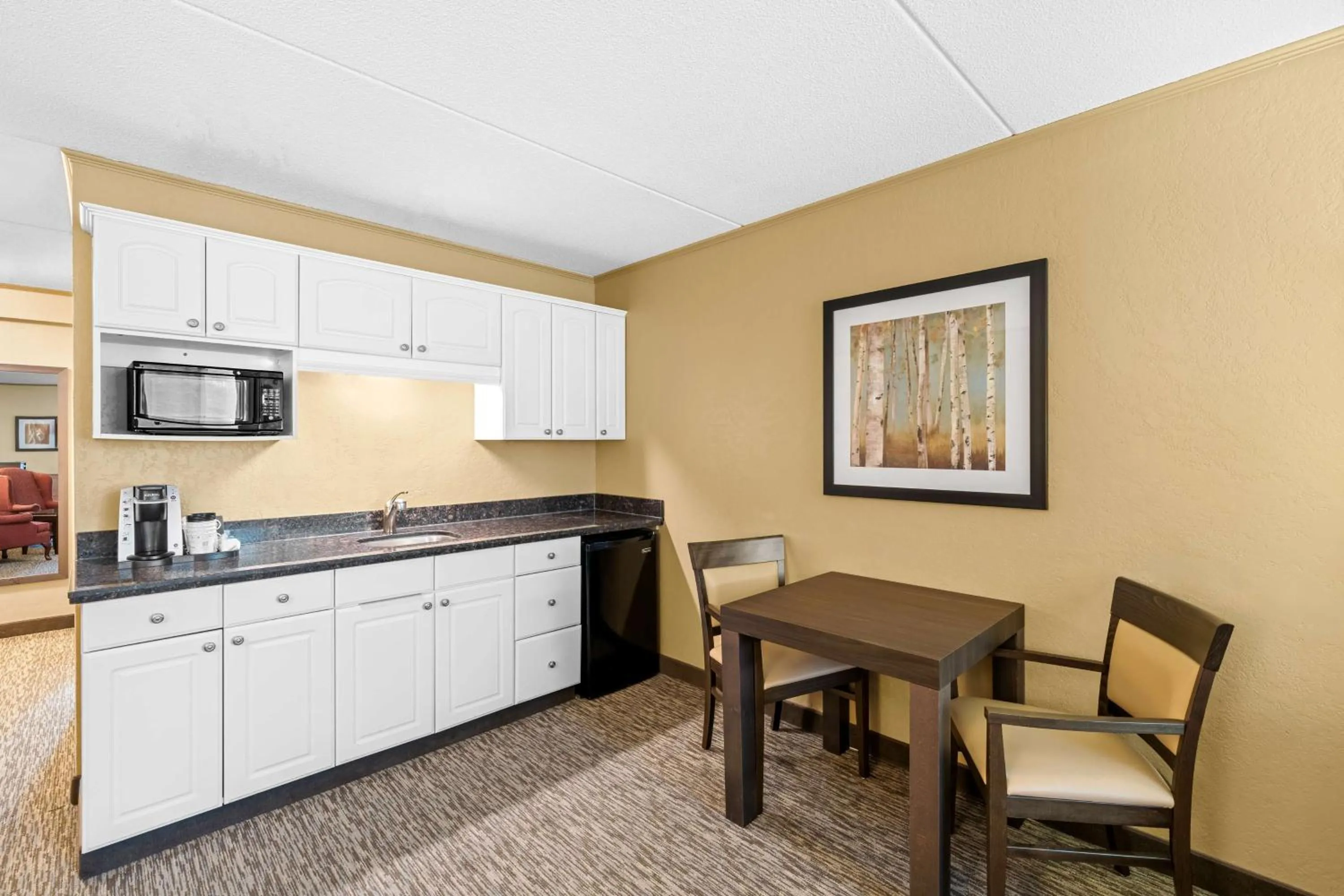 Bedroom in Best Western Plus Mariposa Inn & Conference Centre