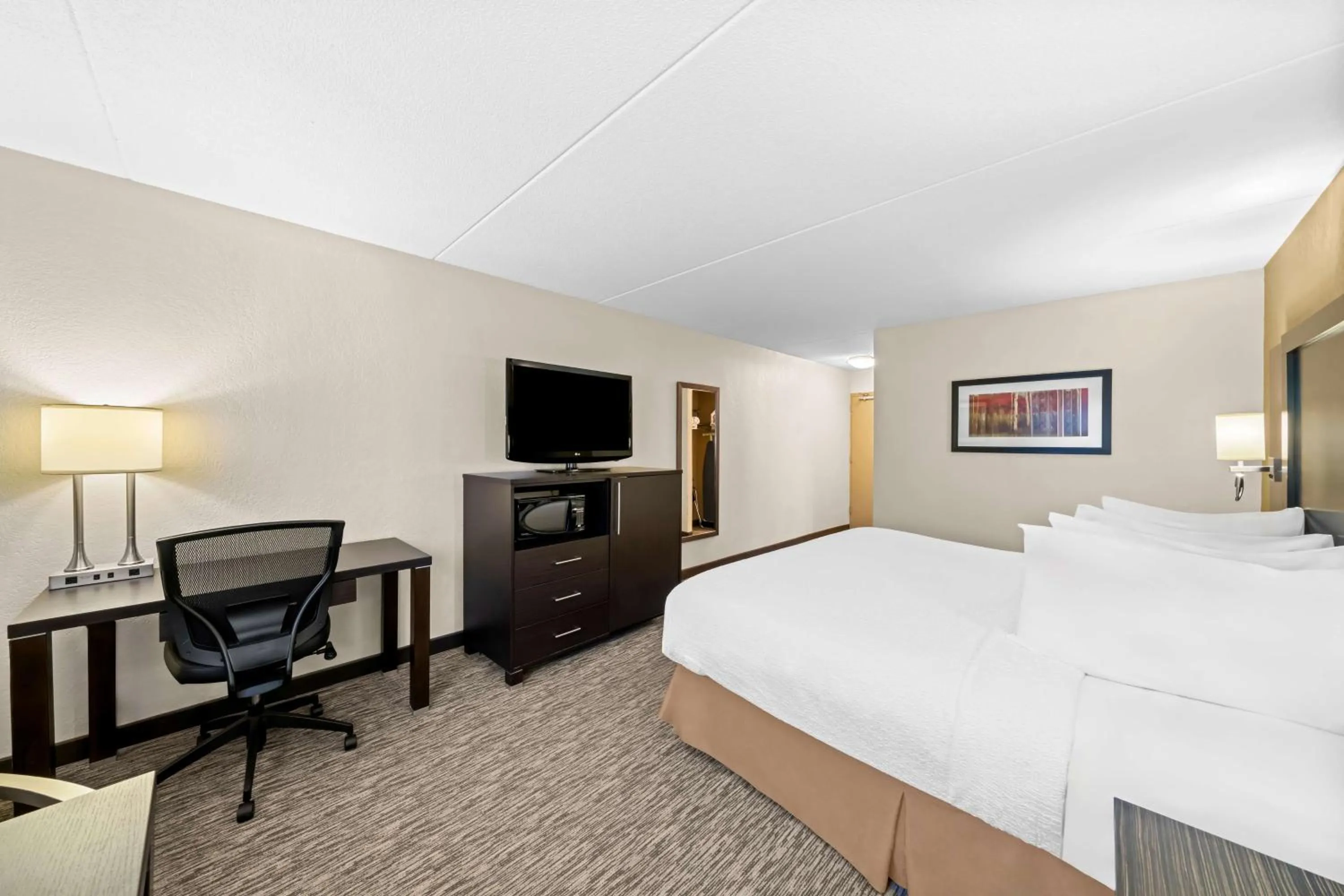 Bedroom, Bed in Best Western Plus Mariposa Inn & Conference Centre