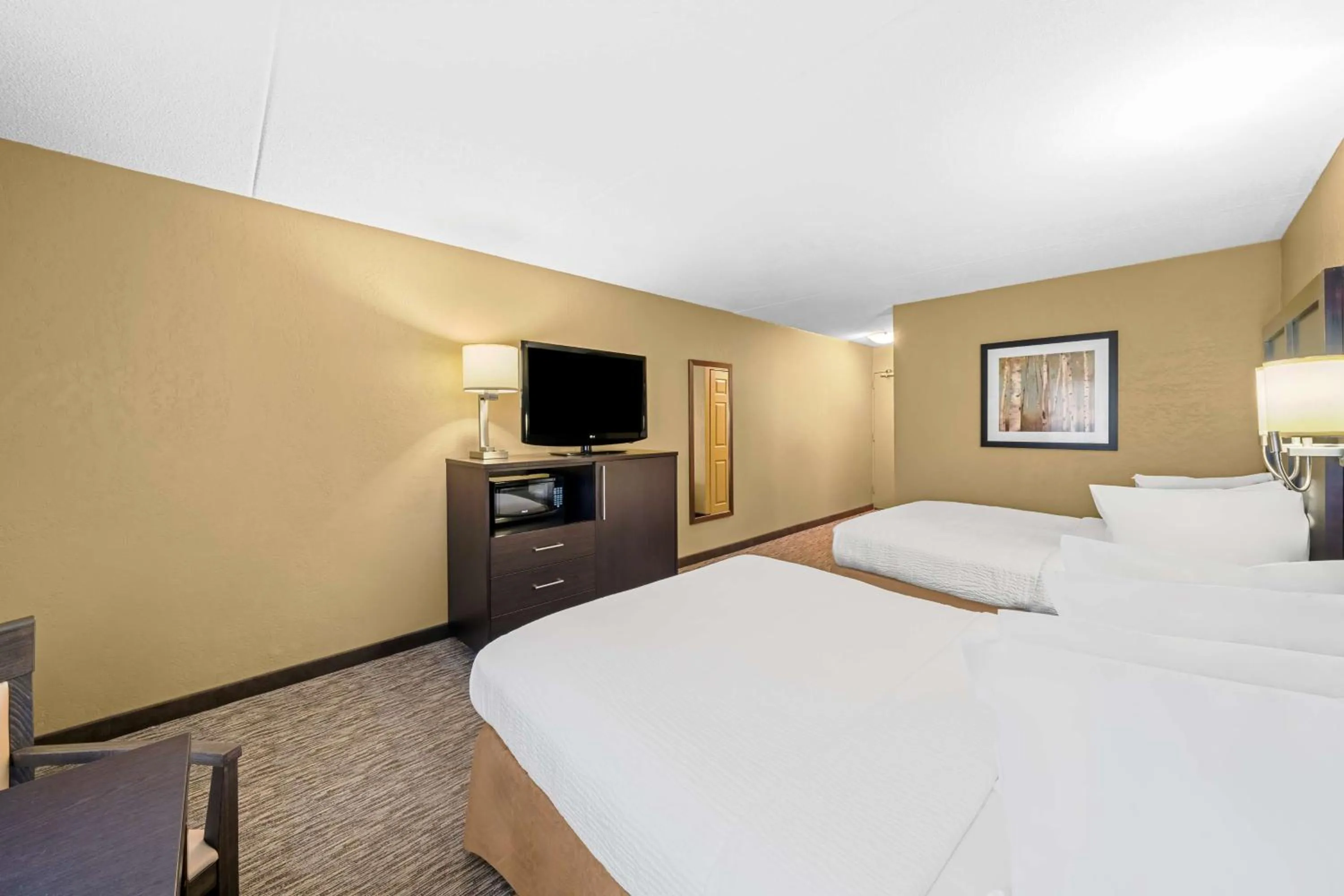 Bedroom, Bed in Best Western Plus Mariposa Inn & Conference Centre