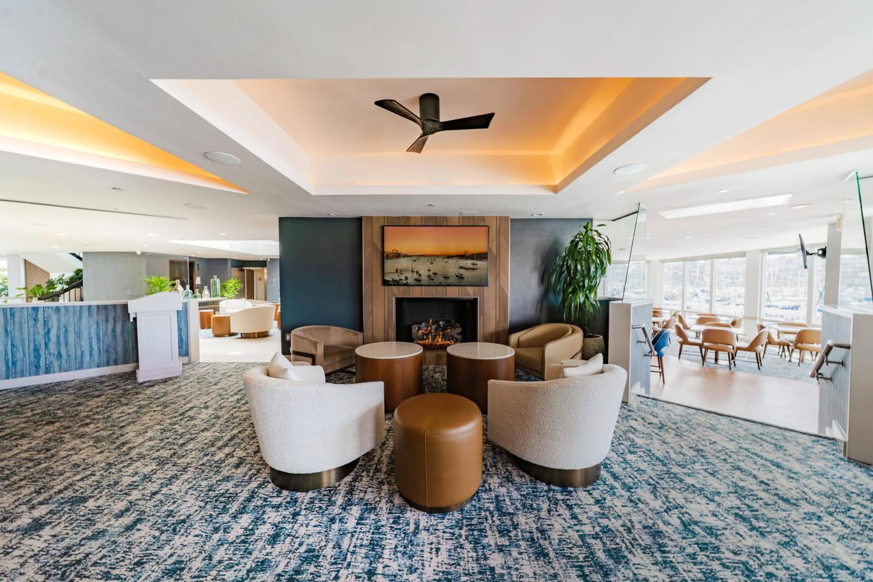 Restaurant/places to eat in Bay Club Hotel and Marina