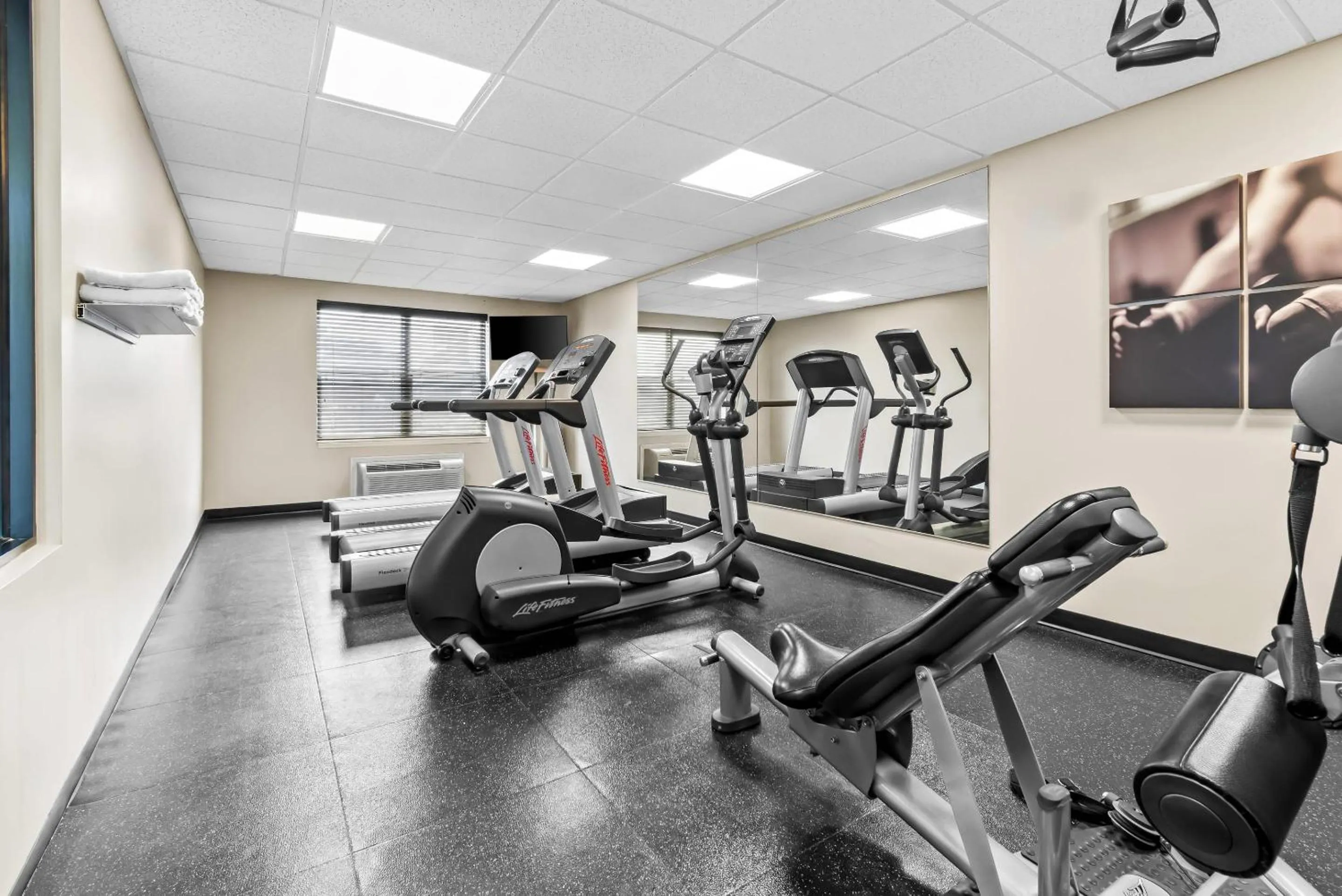 Fitness centre/facilities in Country Inn & Suites by Radisson, Chambersburg, PA