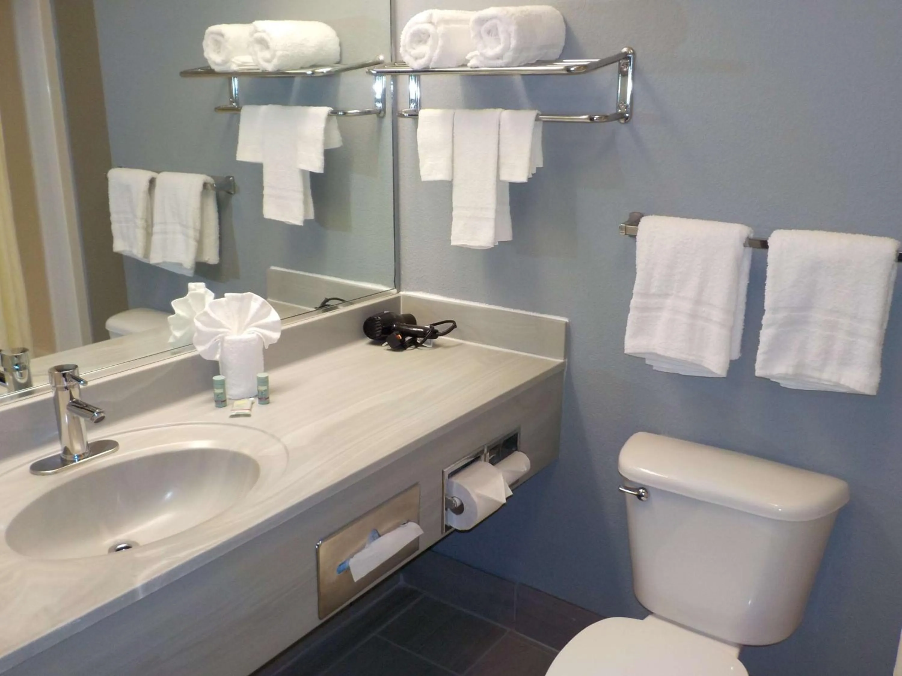 Bathroom in Sonesta Essential Augusta