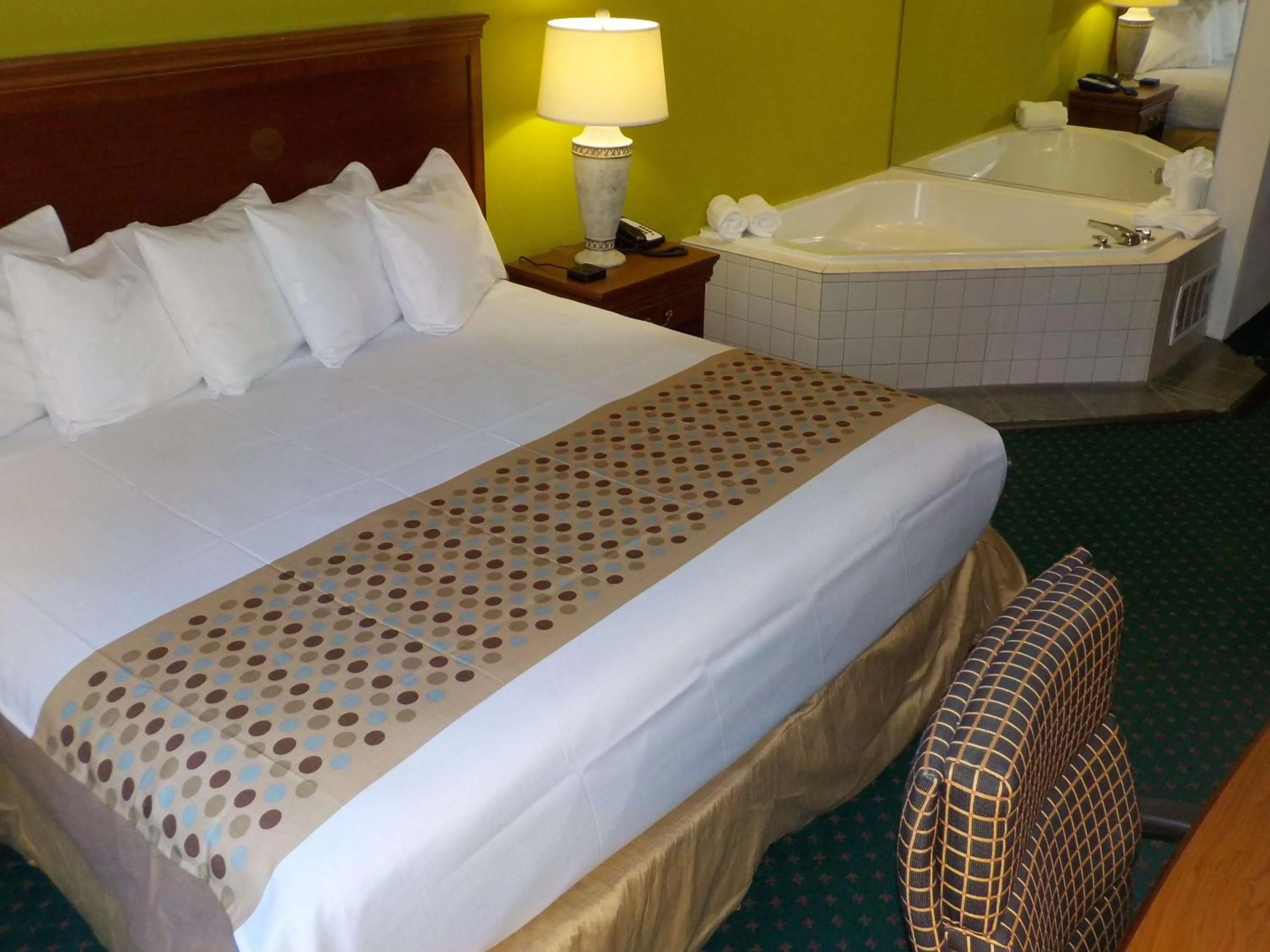 Bed in Sonesta Essential Augusta