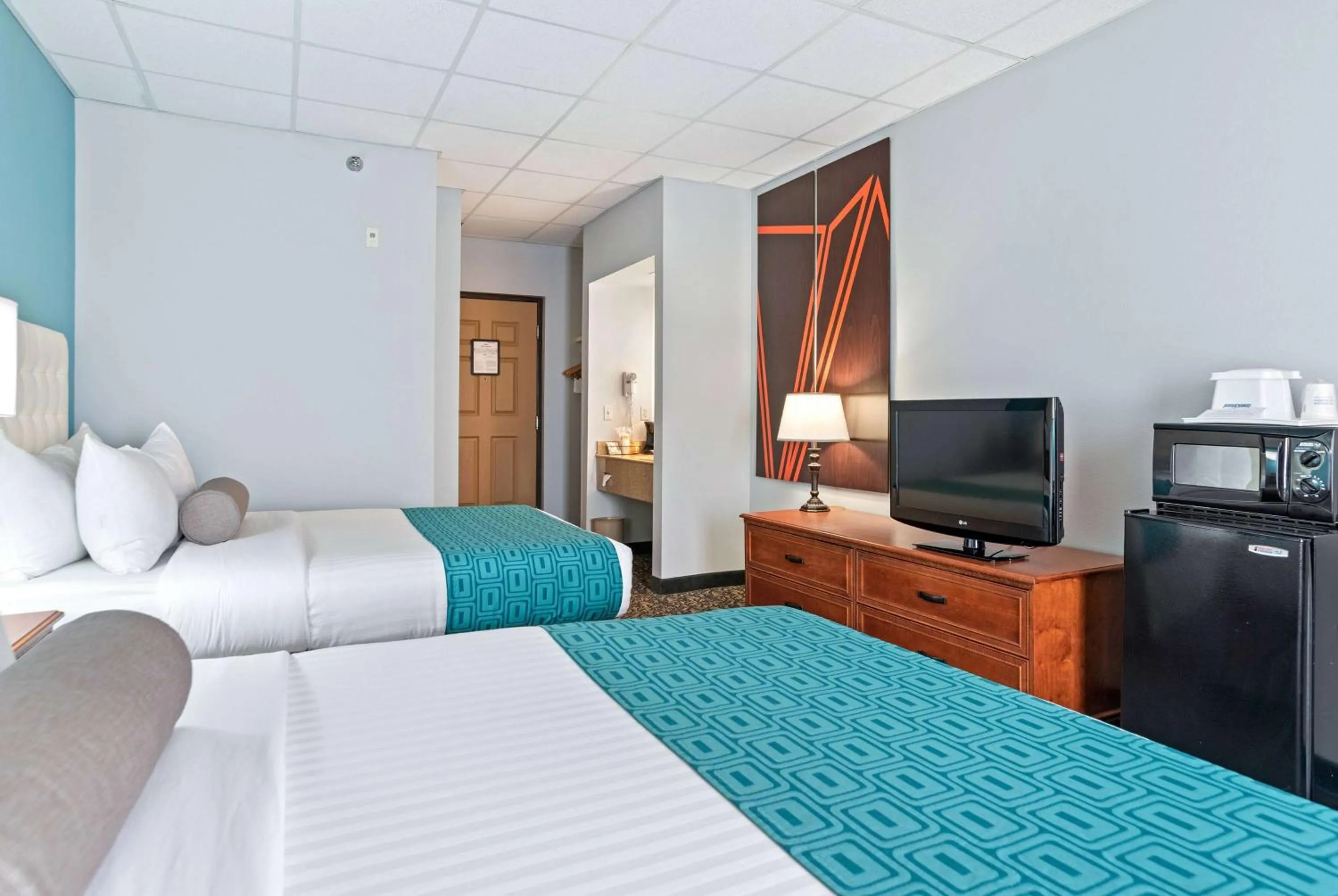 Photo of the whole room, Bed in Elevation Inn & Suites, Trademark Collection by Wyndham