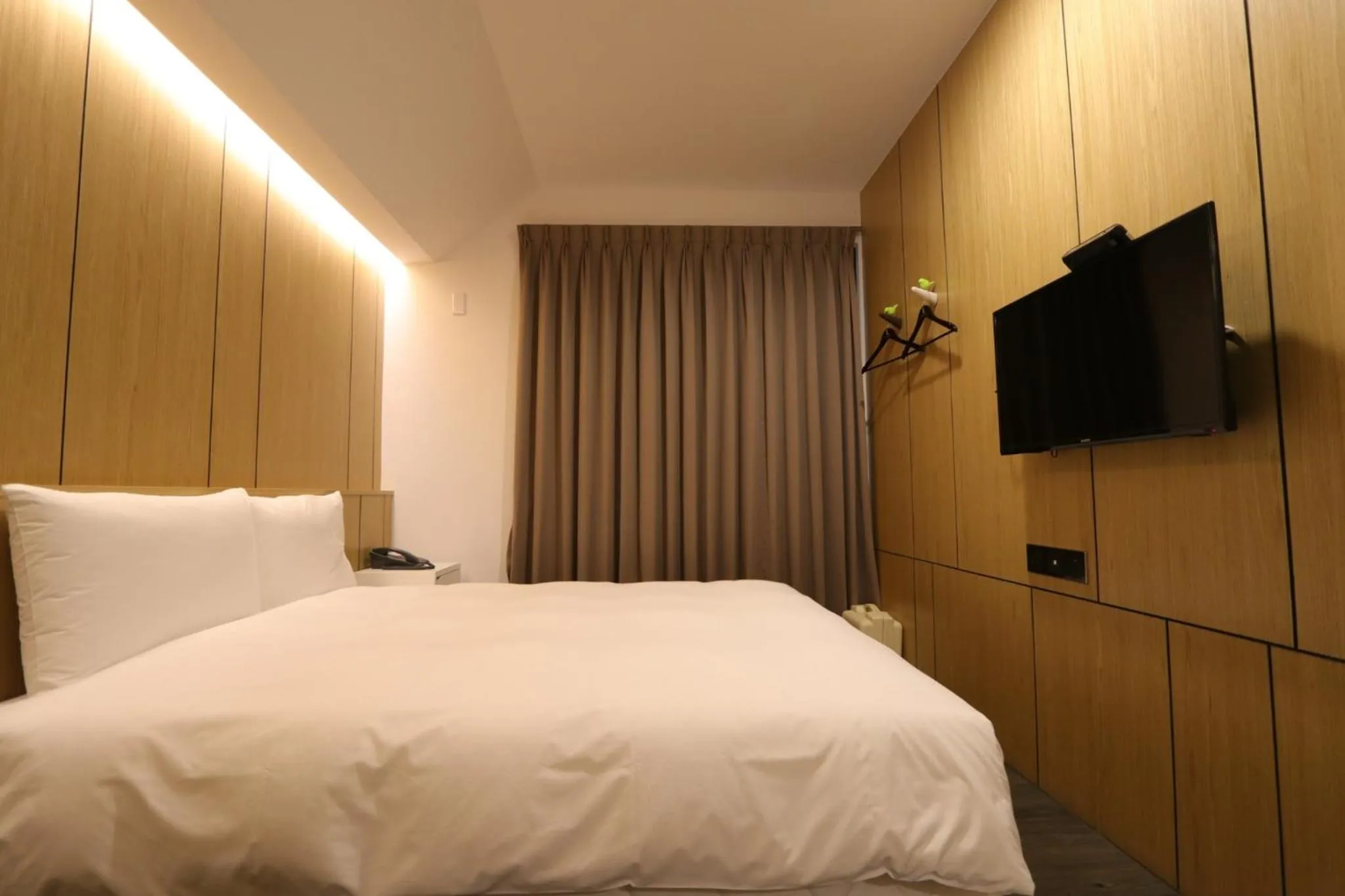 On site, Bed in 逢甲25行館Fengjia 25 Hotel