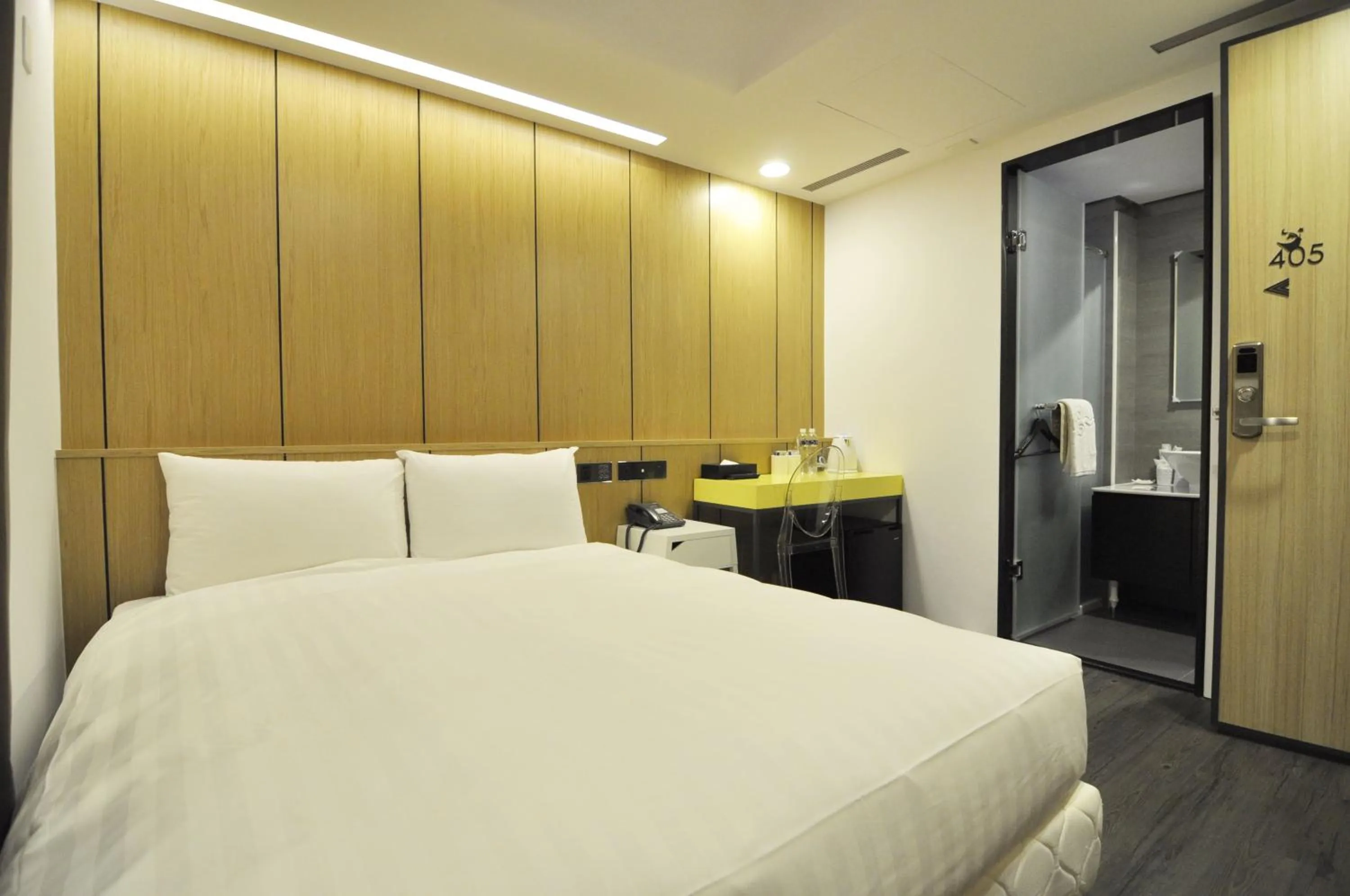 Property building, Bed in 逢甲25行館Fengjia 25 Hotel