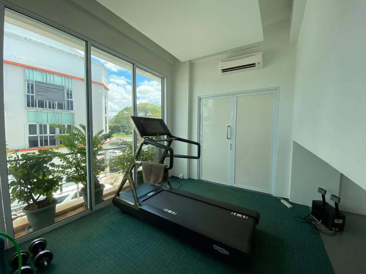 Fitness centre/facilities in Wesberly Apartments