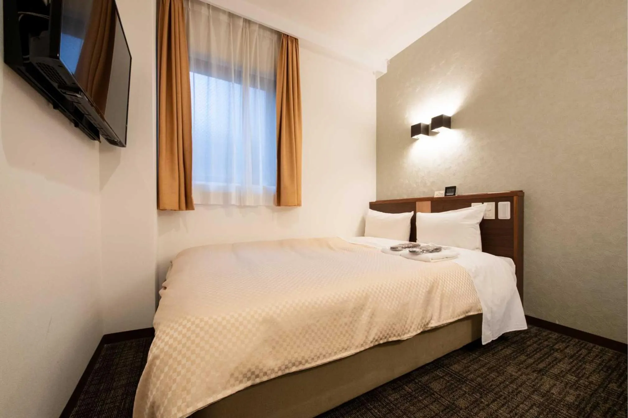 Photo of the whole room, Bed in Ueno First City Hotel