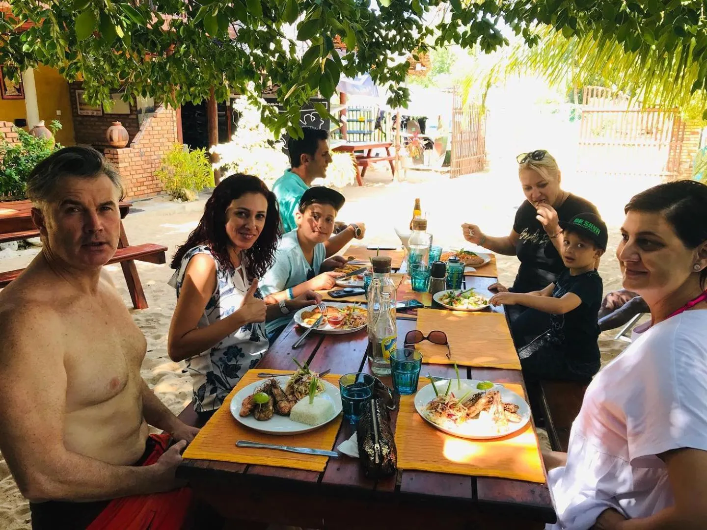 Restaurant/places to eat in De Silva Palm Resort