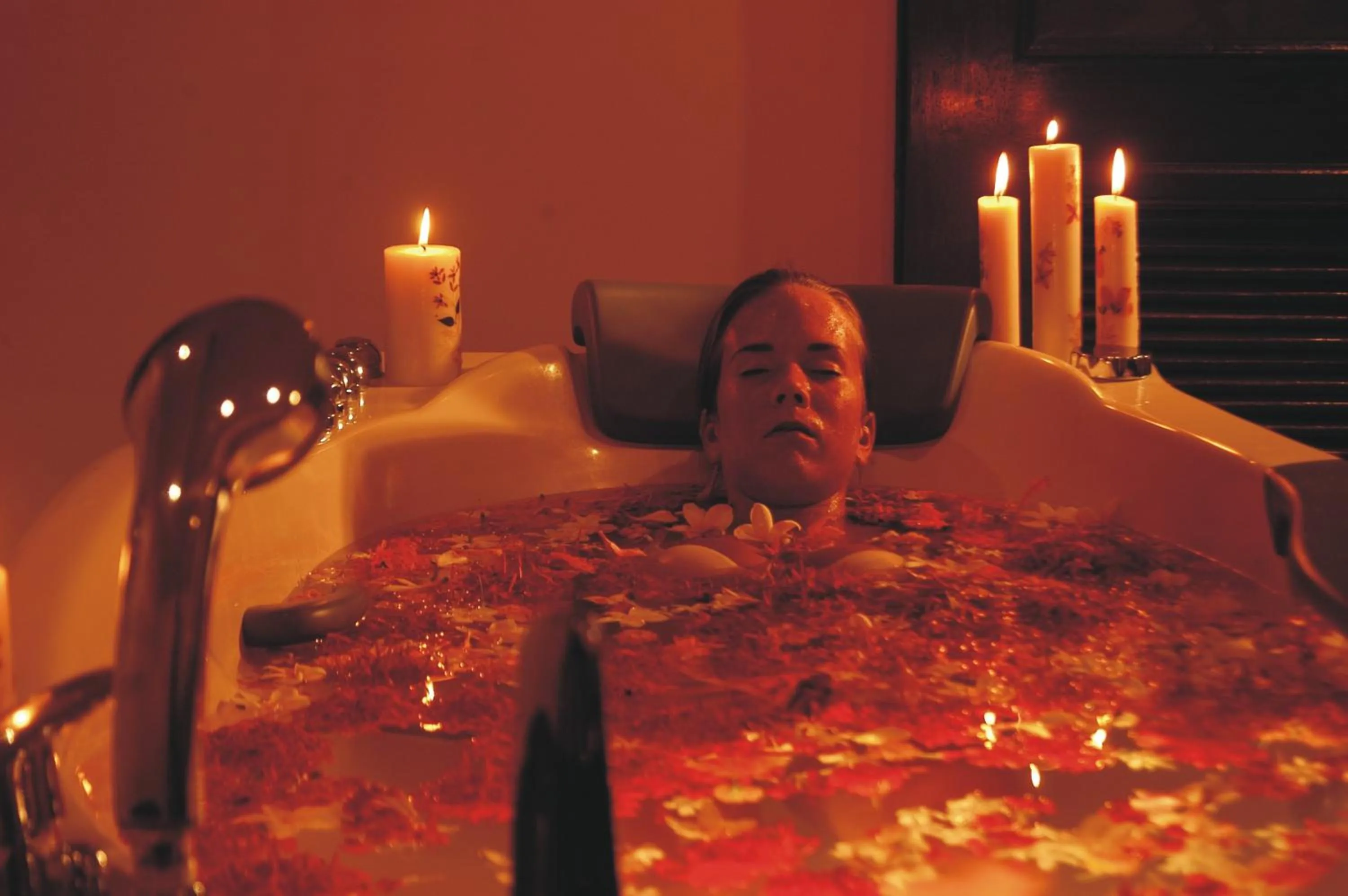 Bathroom in The LaLiT Golf & Spa Resort Goa