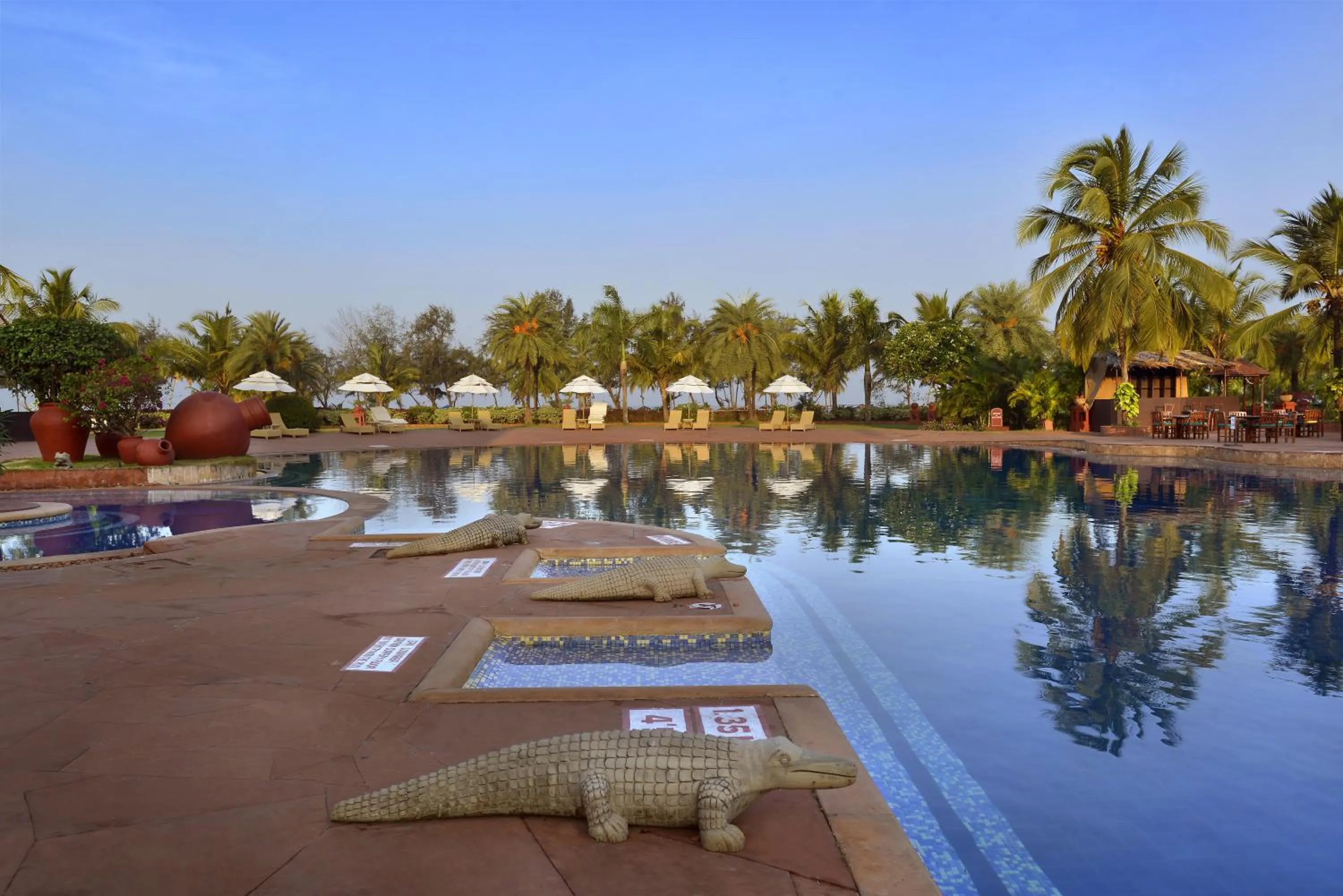 Swimming pool in The LaLiT Golf & Spa Resort Goa