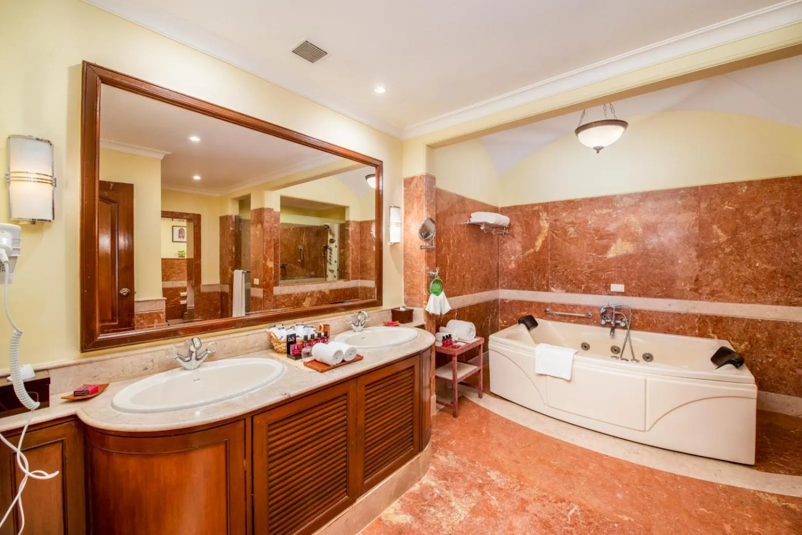 Bathroom in The LaLiT Golf & Spa Resort Goa