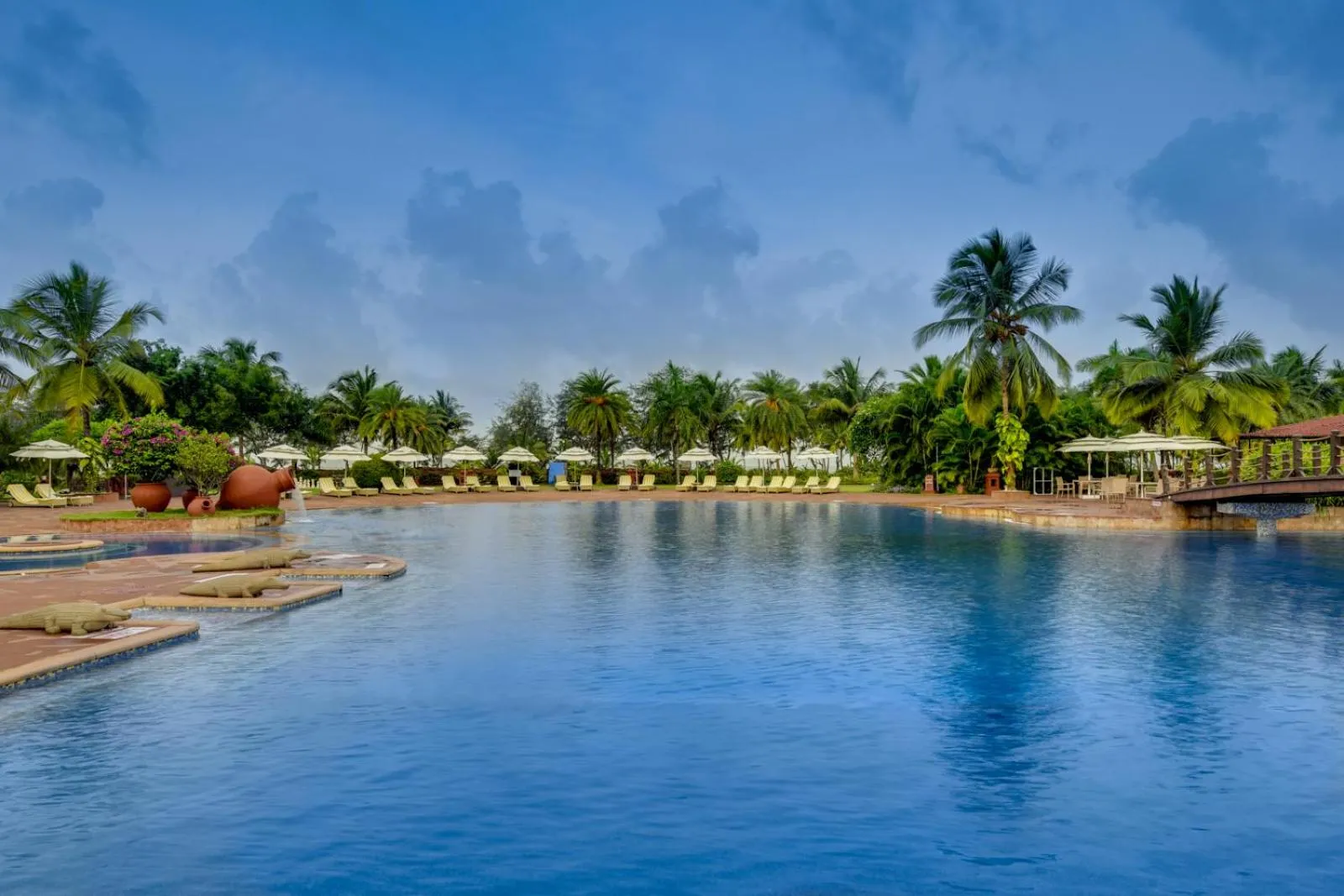 Day in The LaLiT Golf & Spa Resort Goa