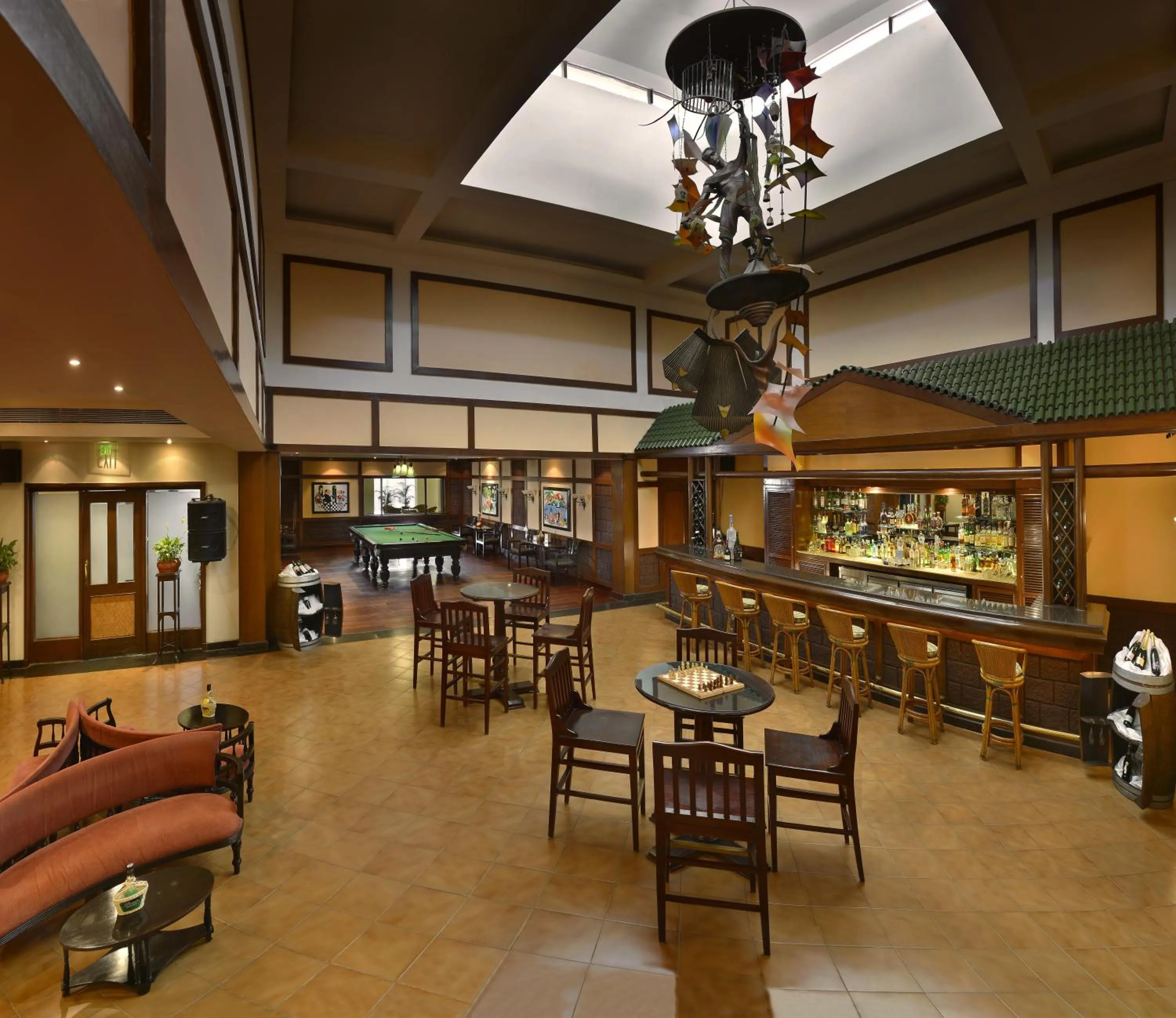 Lounge or bar in The LaLiT Golf & Spa Resort Goa