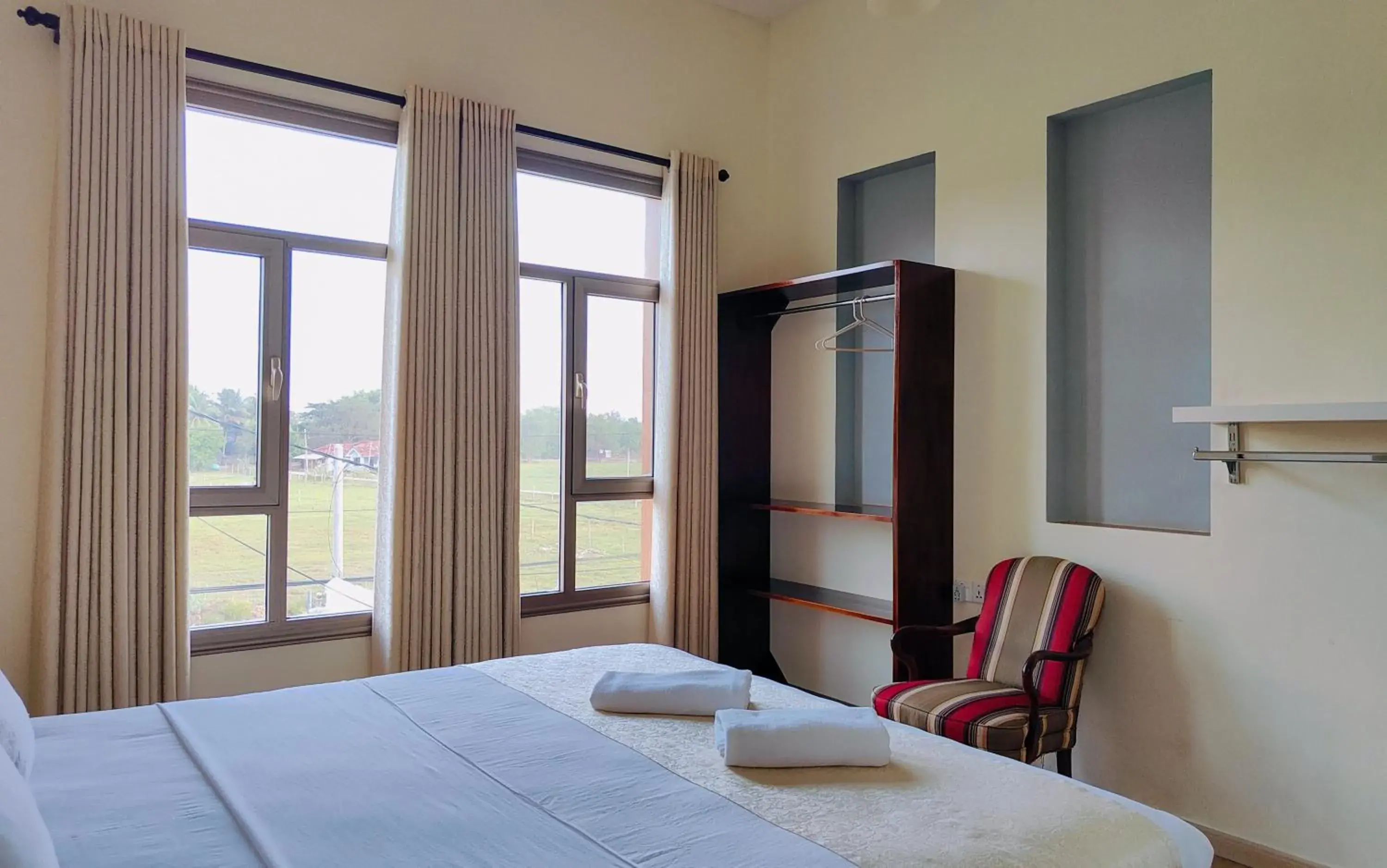 Deluxe King Suite in Royal Point Arugambay Deluxe King Suite in Royal Point Arugambay