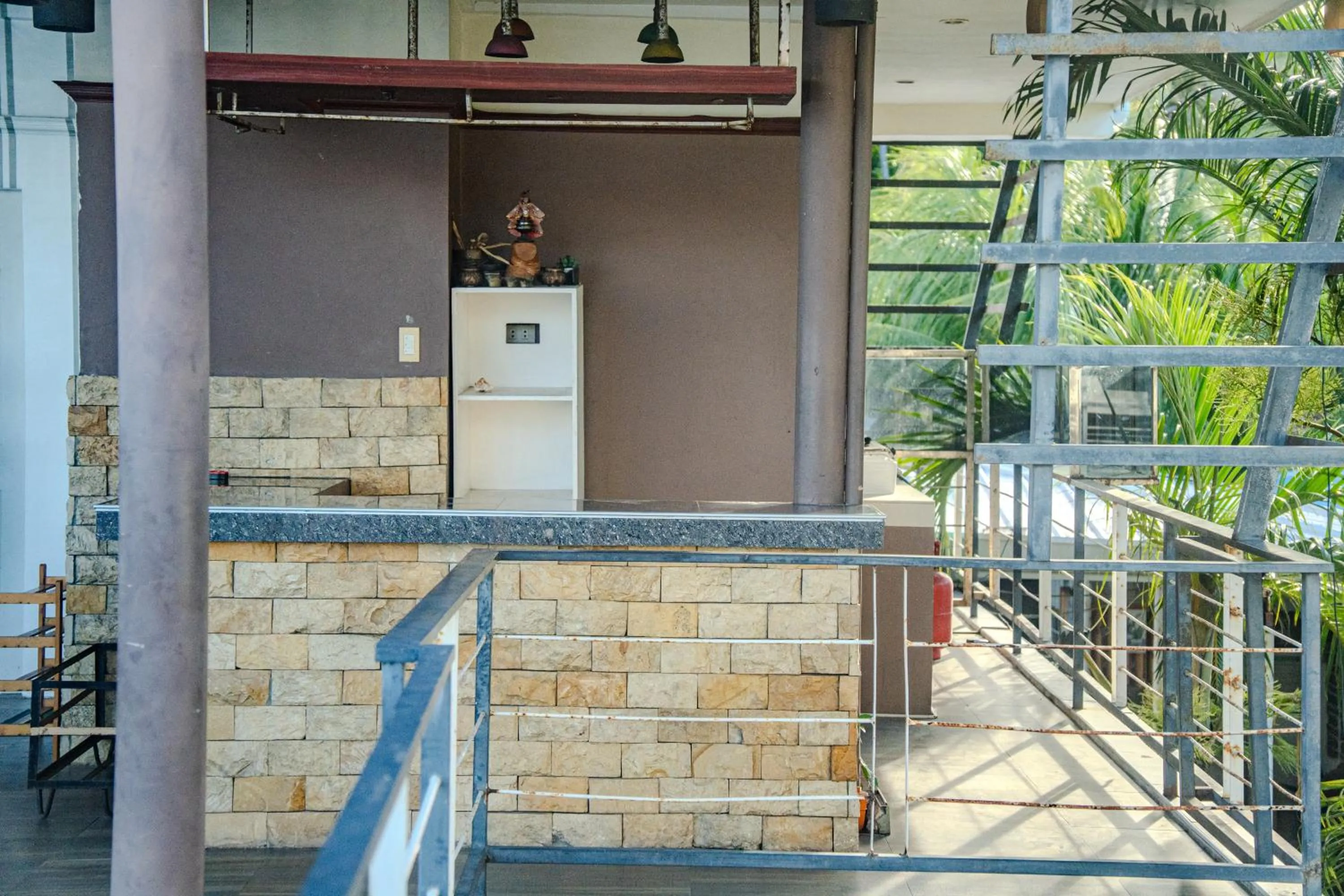 L & M Hearthstones Lodge