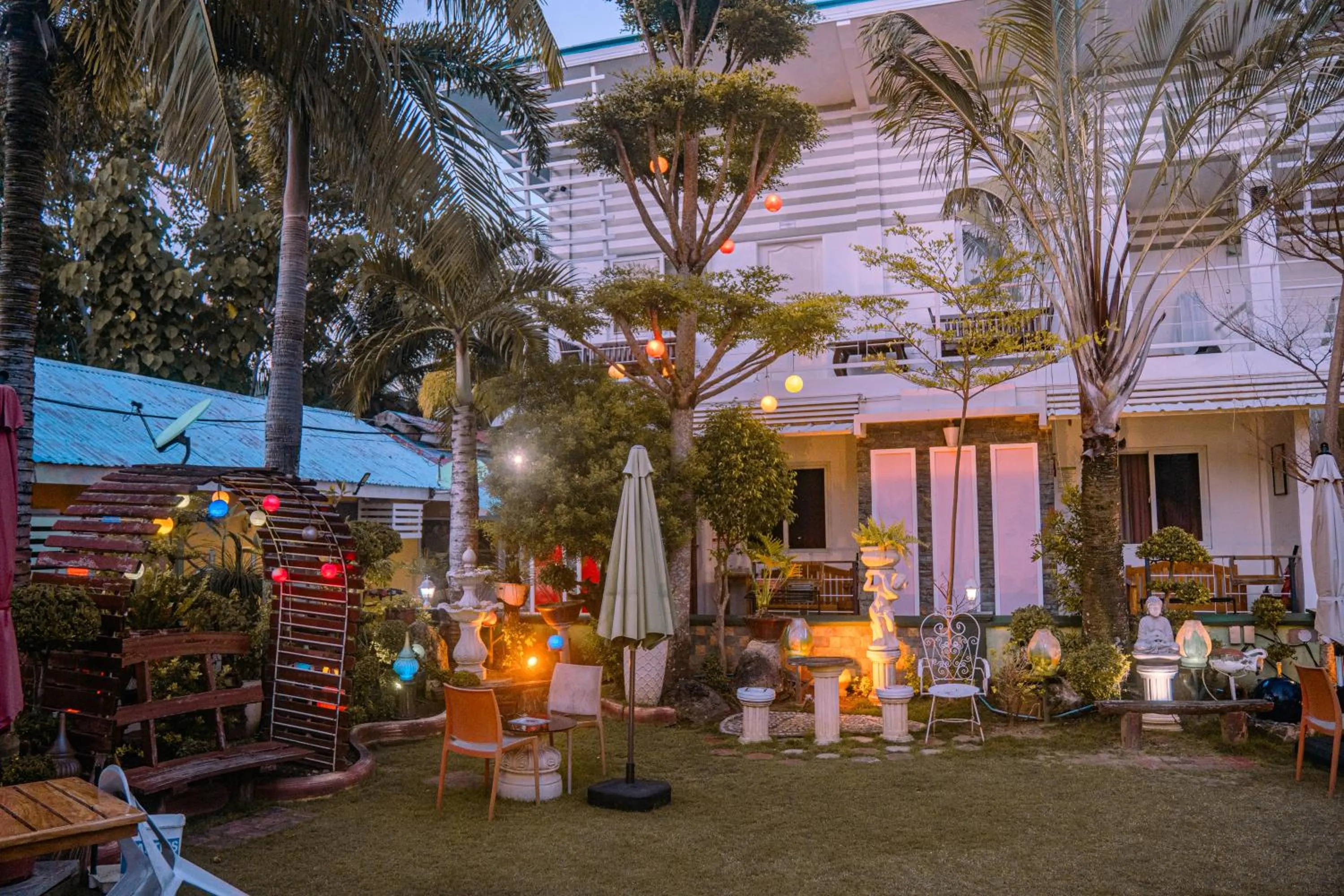 L & M Hearthstones Lodge