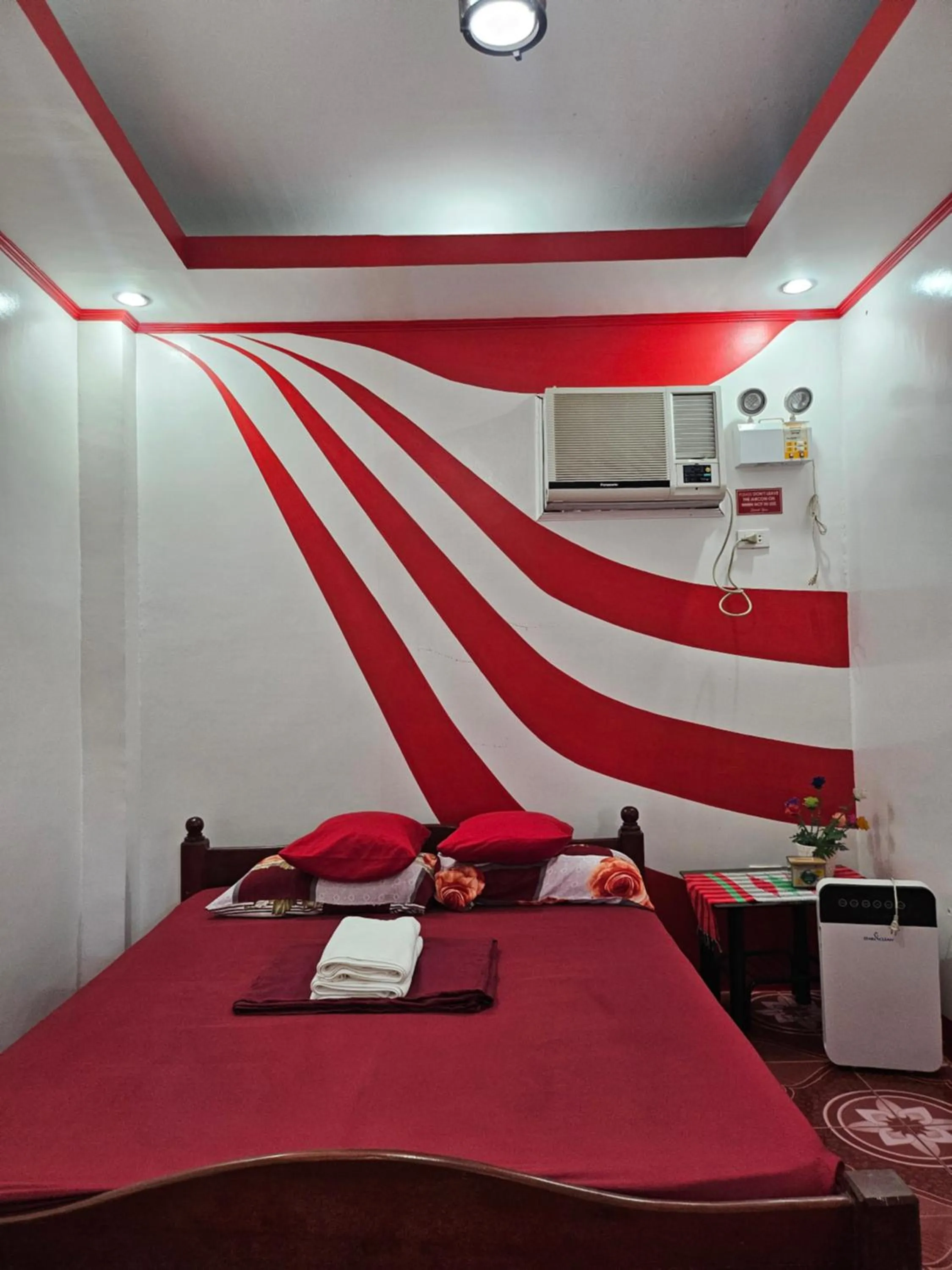 Bed in L & M Hearthstones Lodge