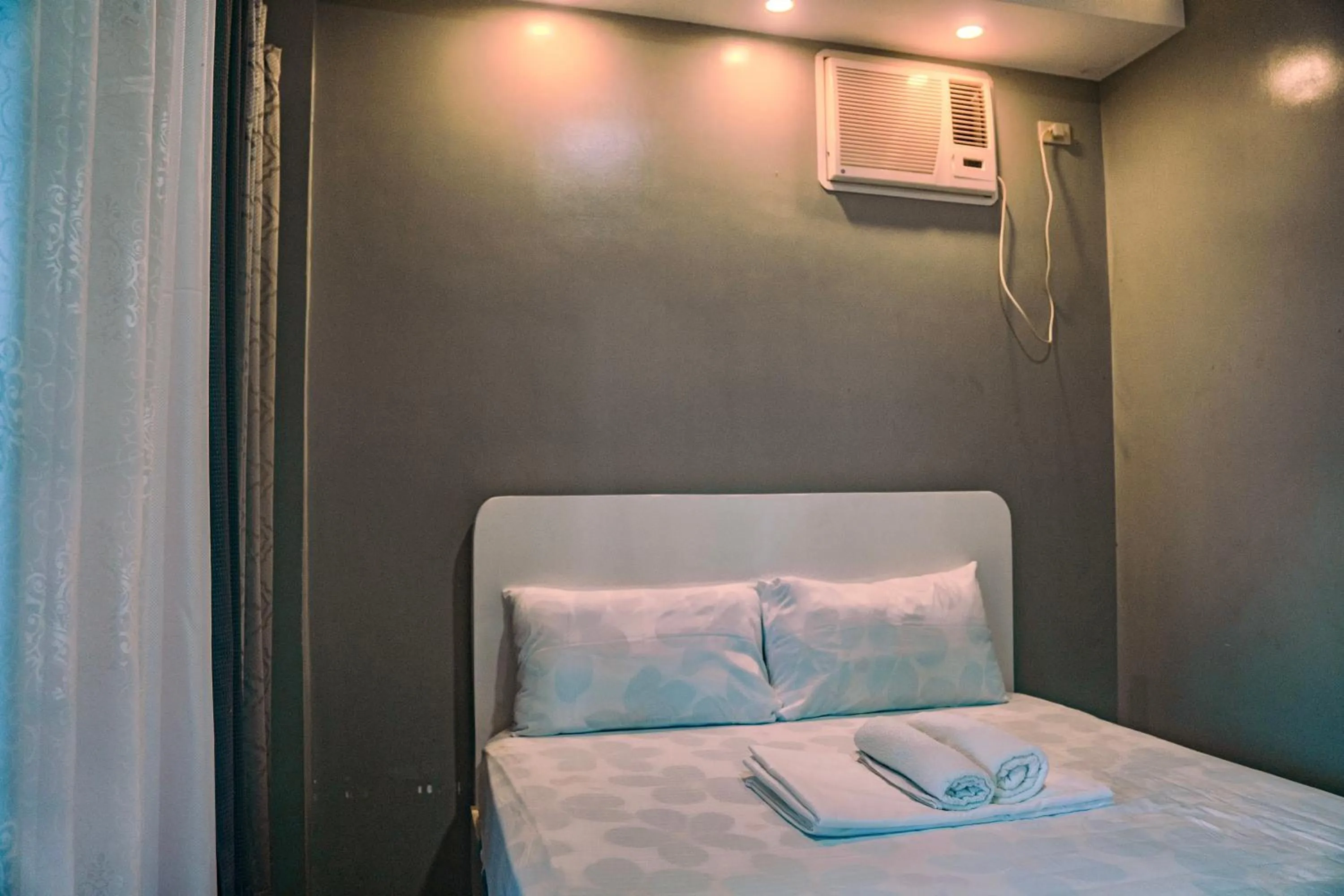 Bed in L & M Hearthstones Lodge