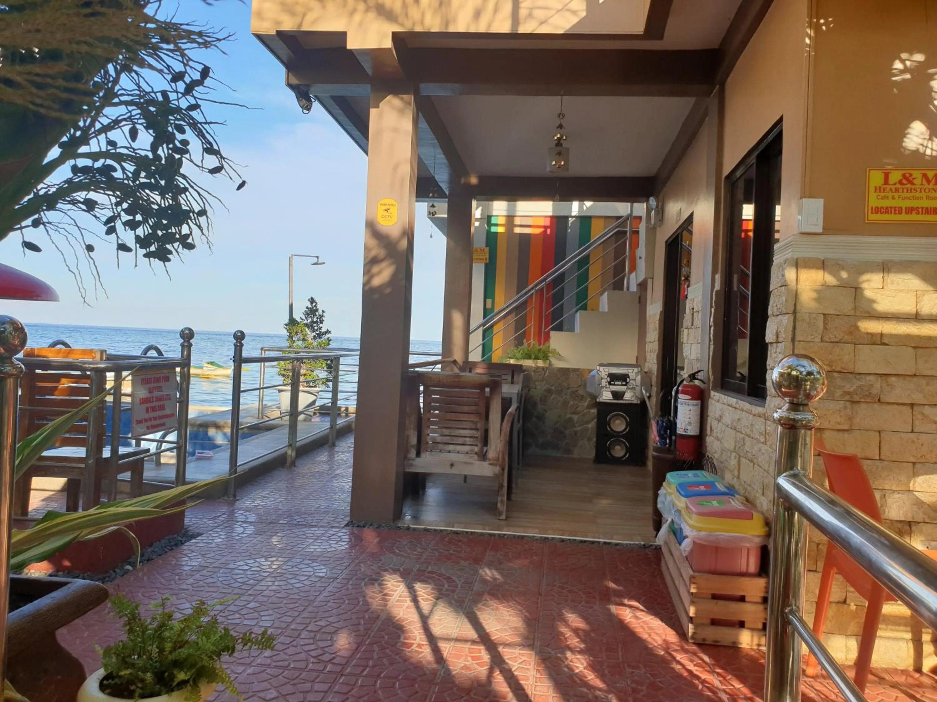 Facade/entrance in L & M Hearthstones Lodge