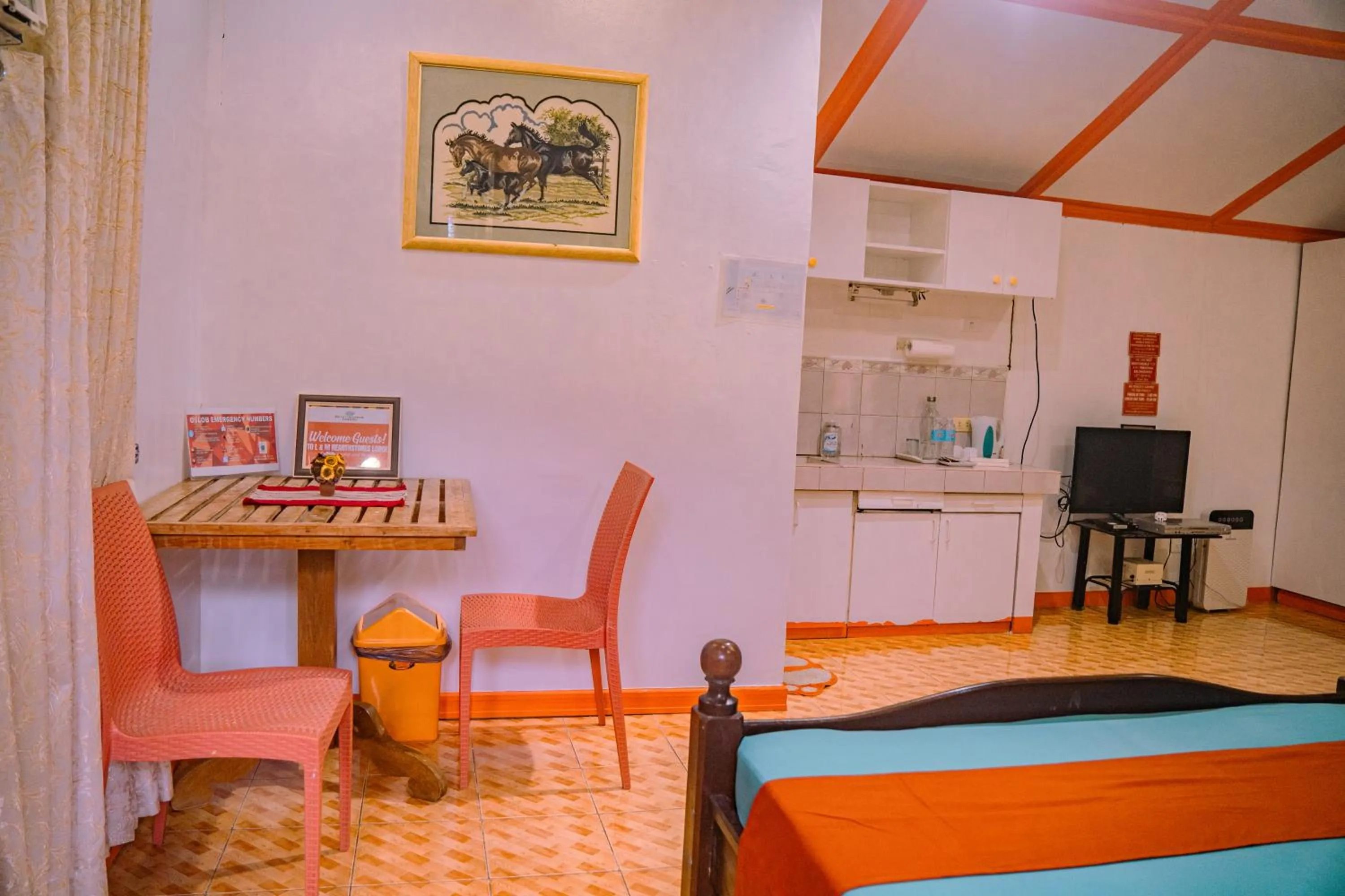 L & M Hearthstones Lodge