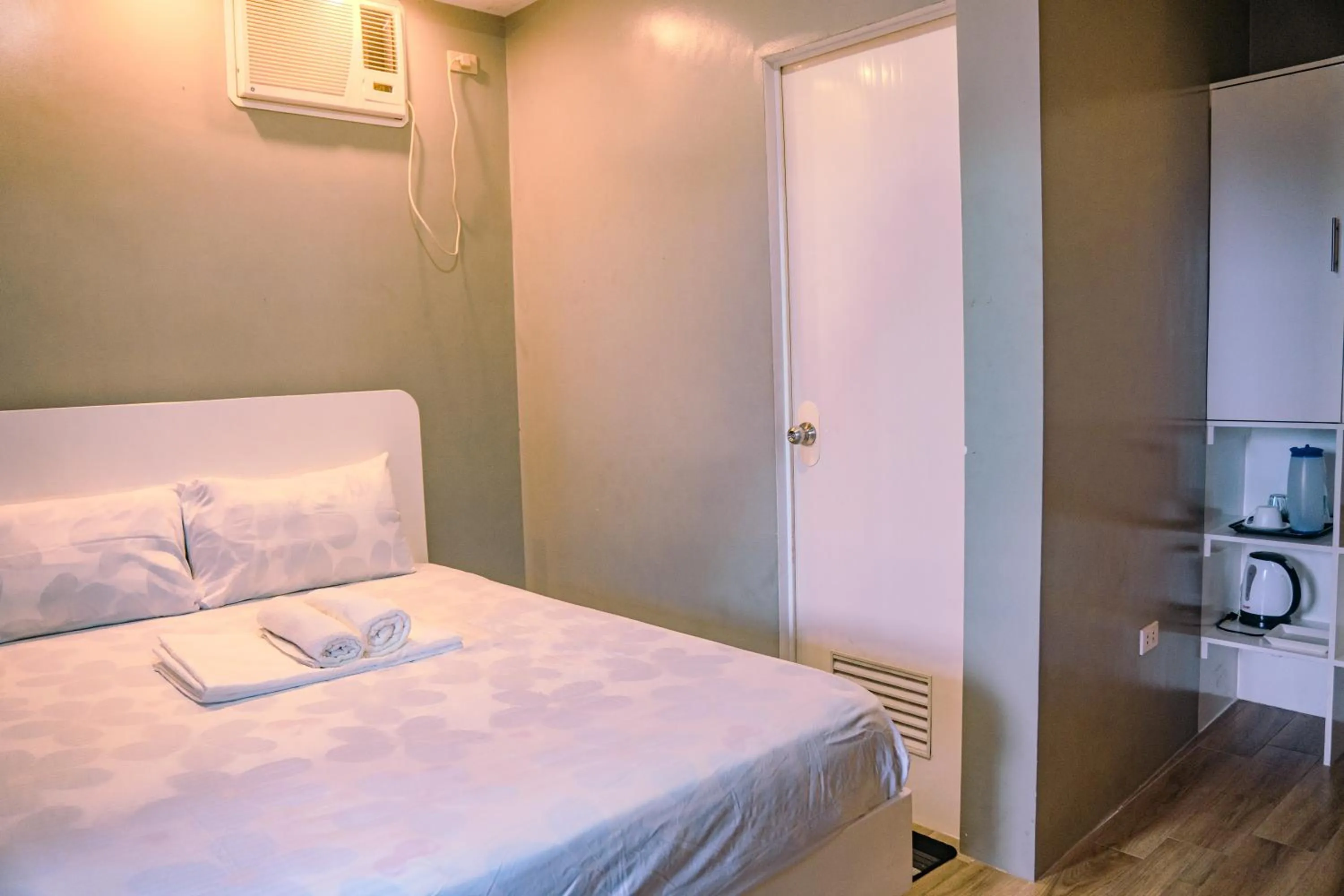 Bed in L & M Hearthstones Lodge