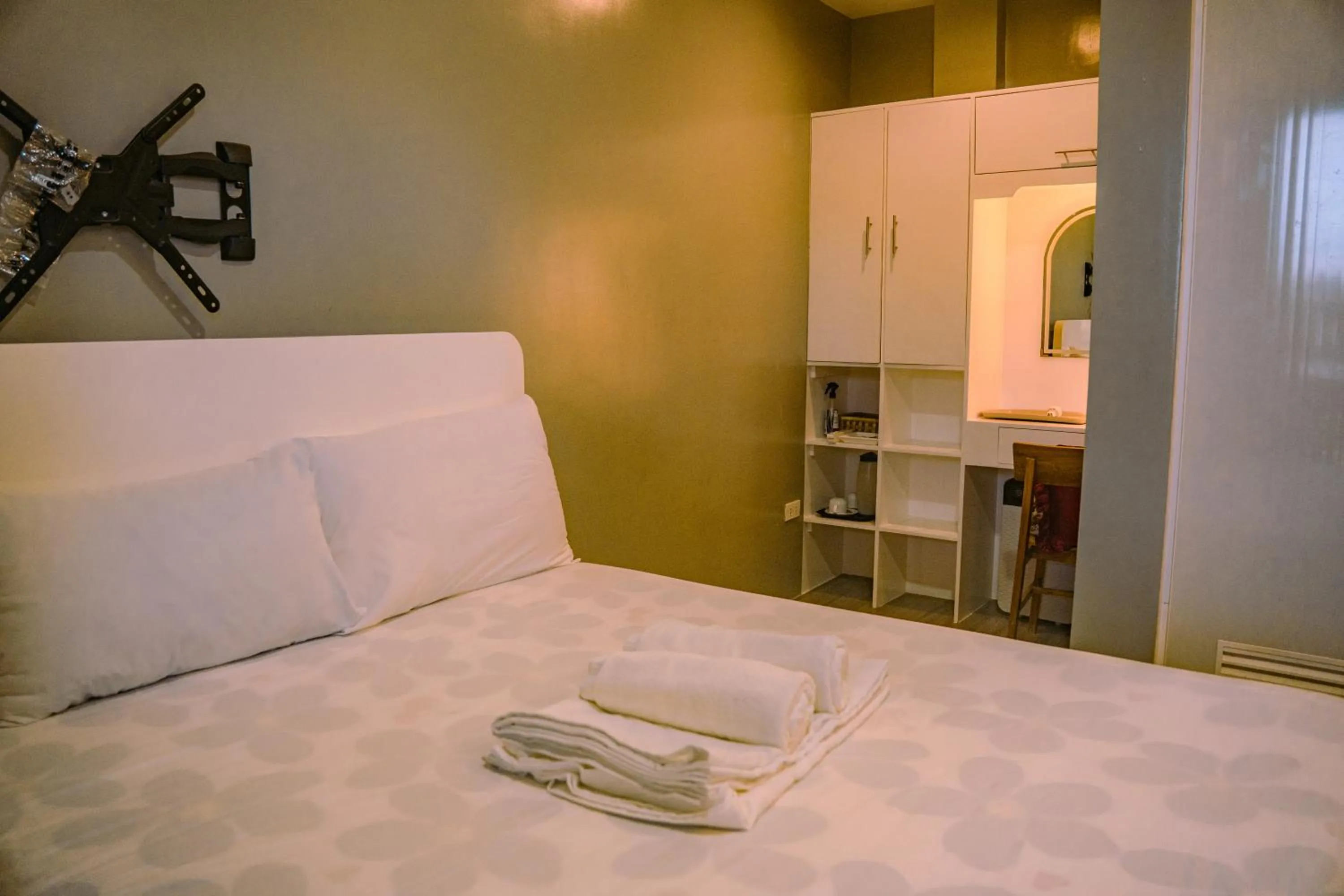 Bed in L & M Hearthstones Lodge