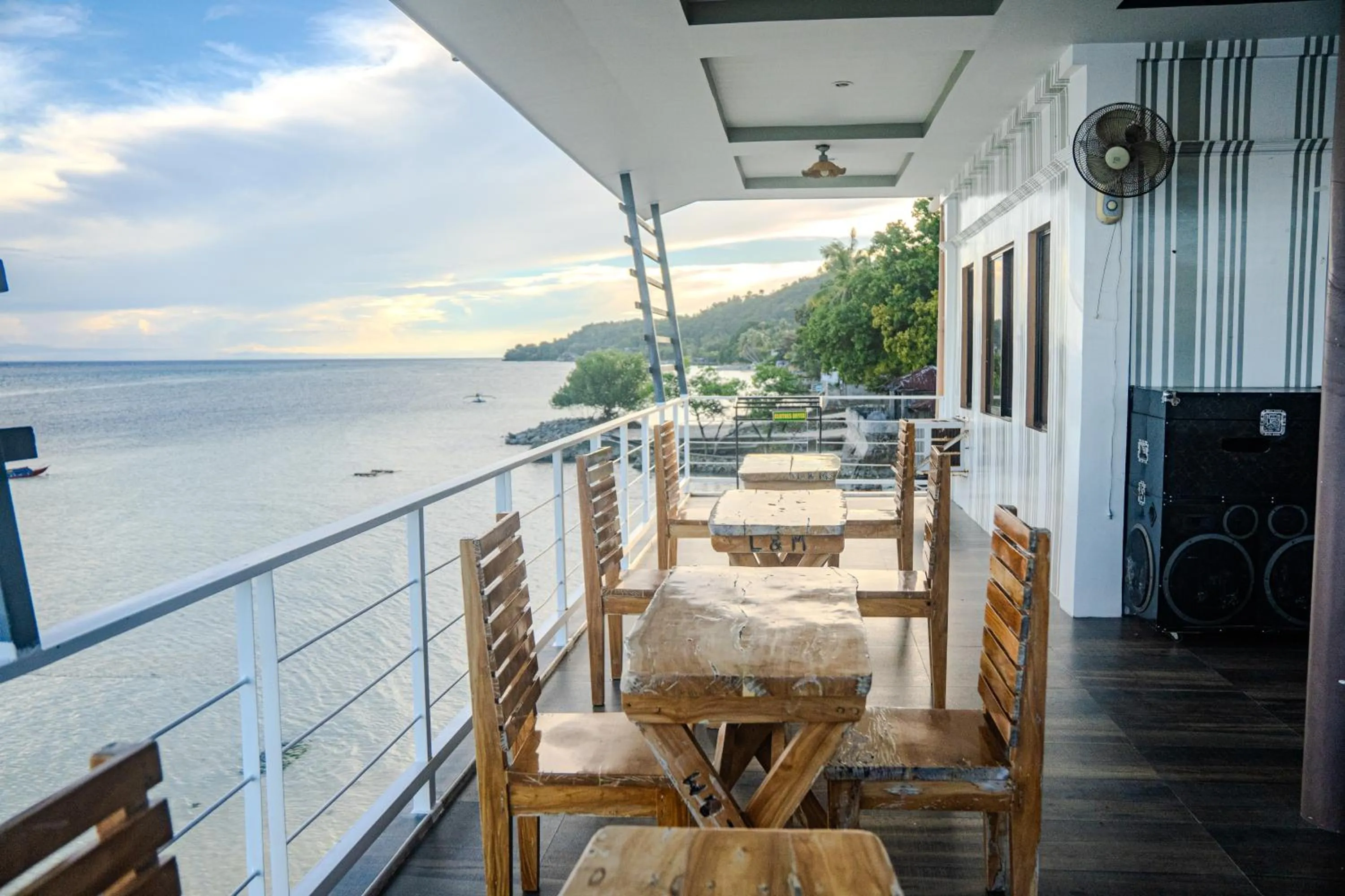 L & M Hearthstones Lodge