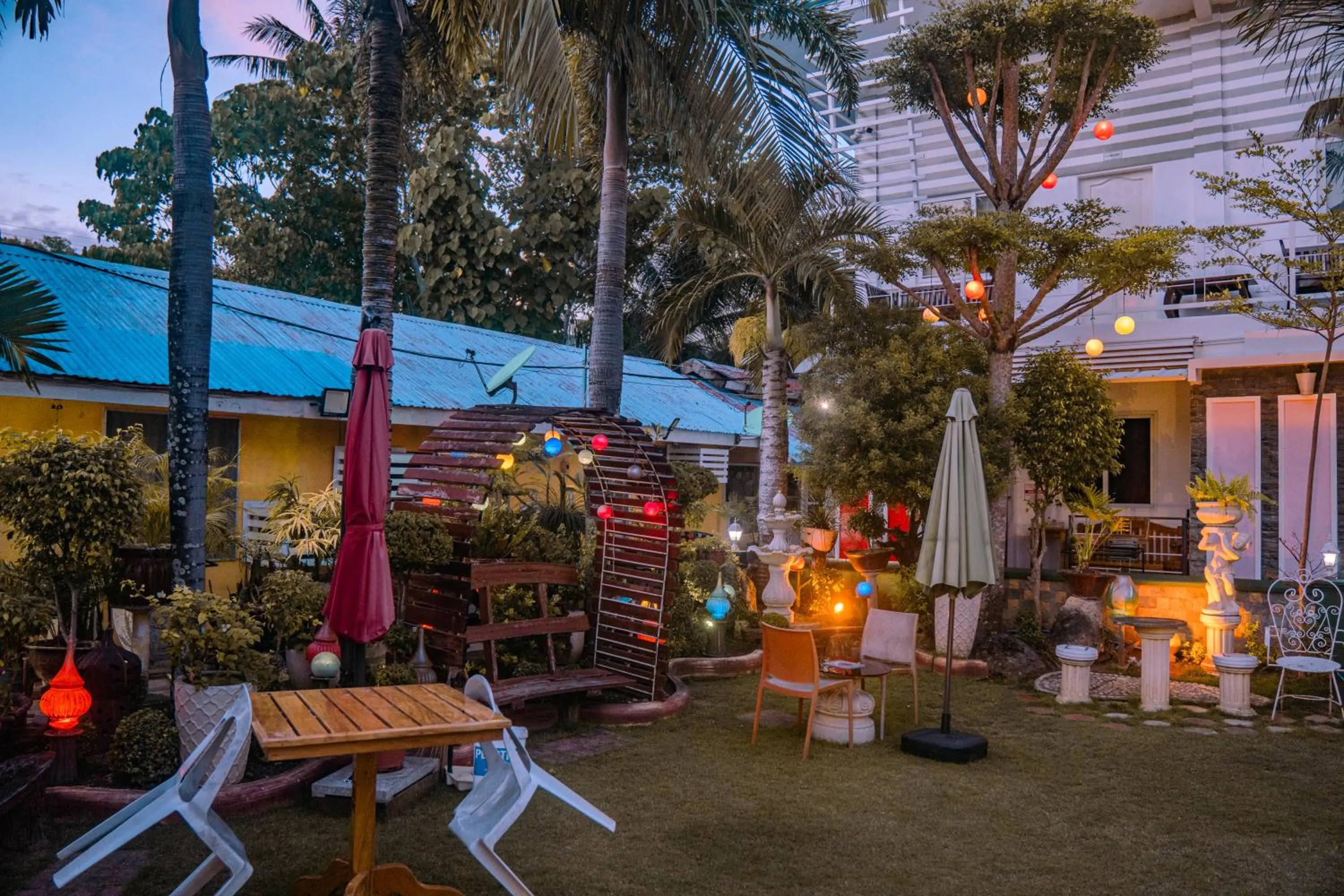 L & M Hearthstones Lodge