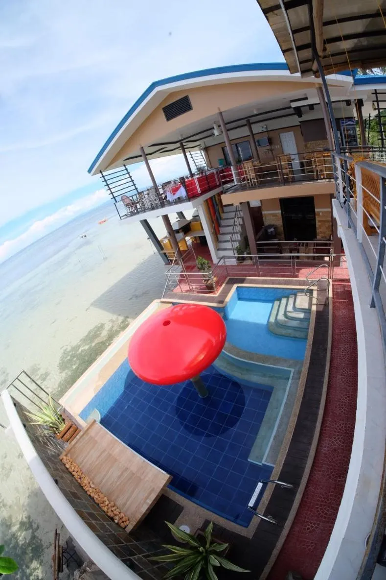 Swimming pool in L & M Hearthstones Lodge