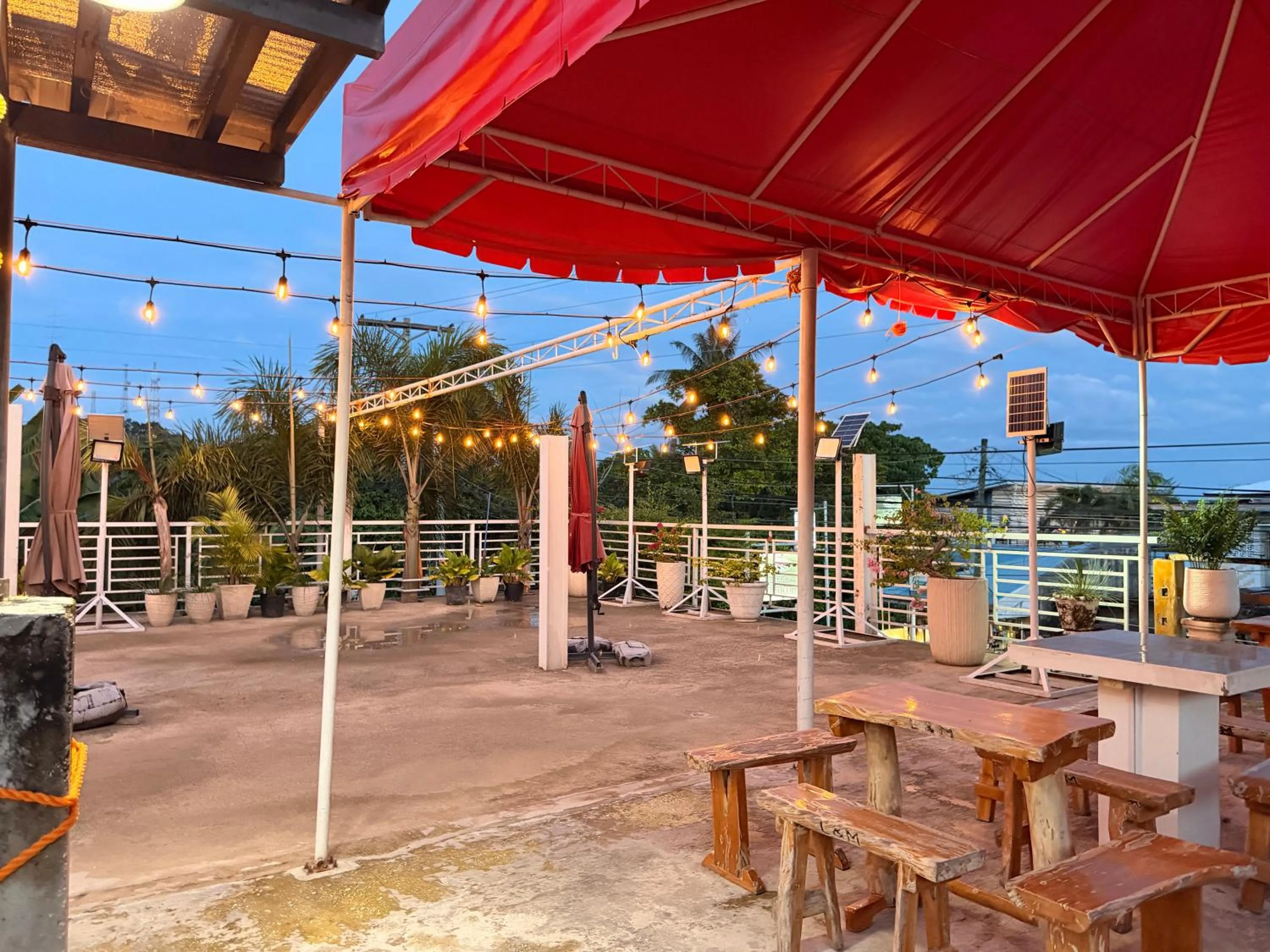 L & M Hearthstones Lodge