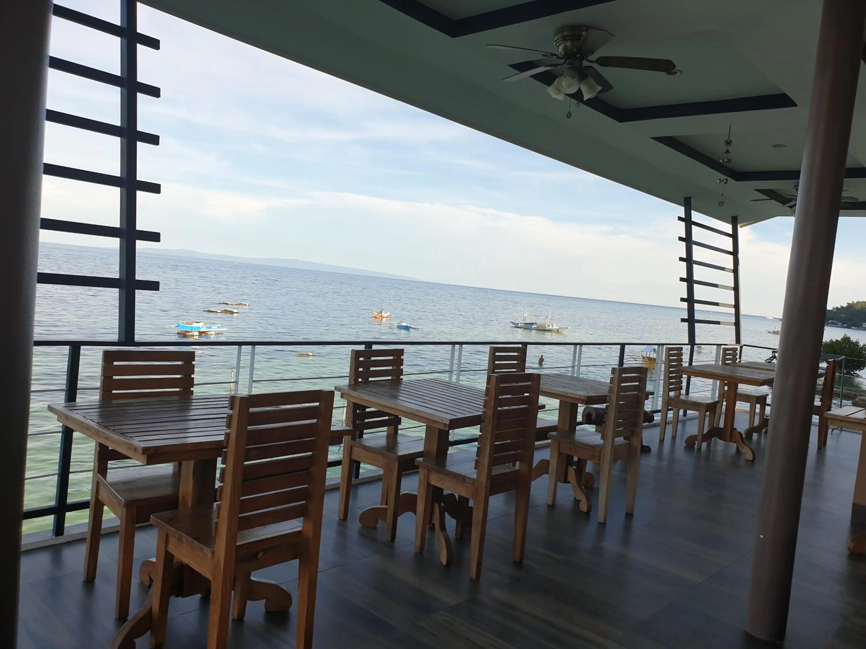 Restaurant/places to eat in L & M Hearthstones Lodge