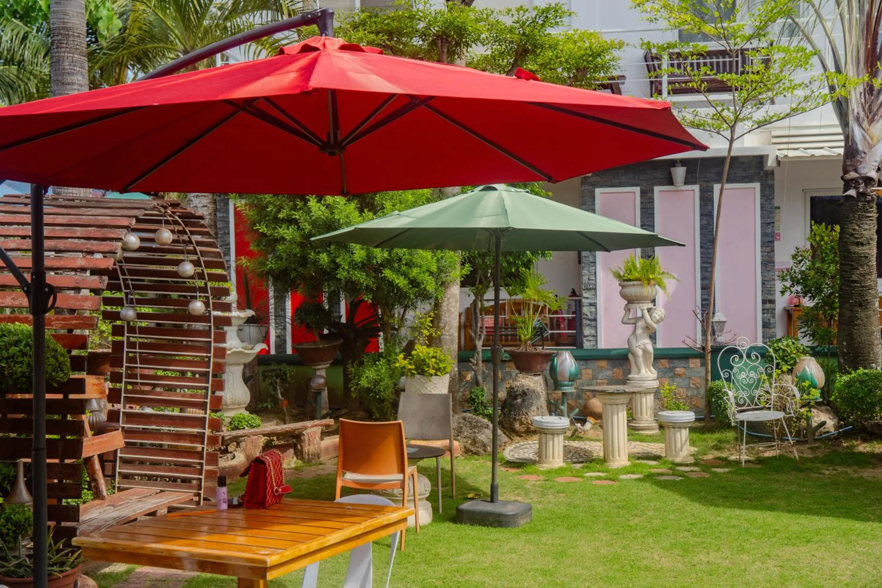 L & M Hearthstones Lodge