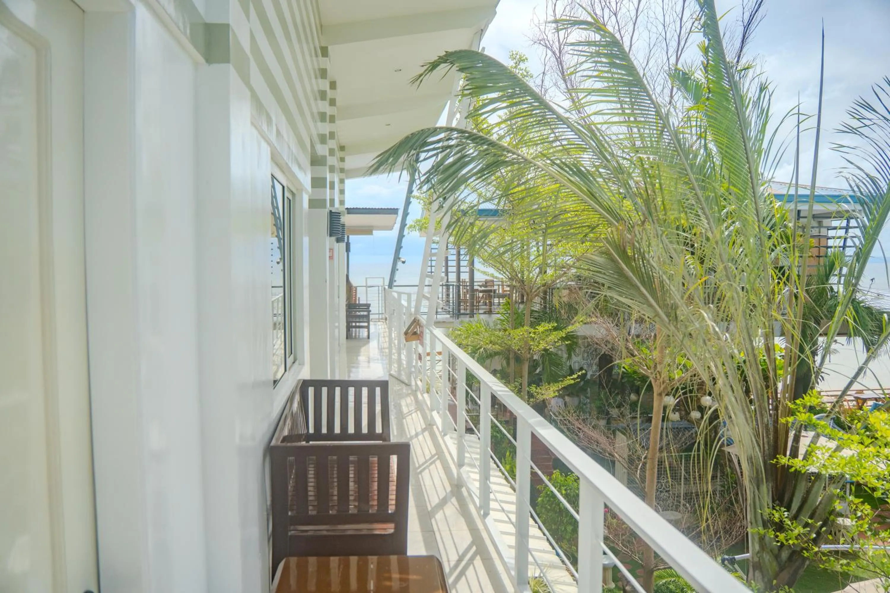 L & M Hearthstones Lodge