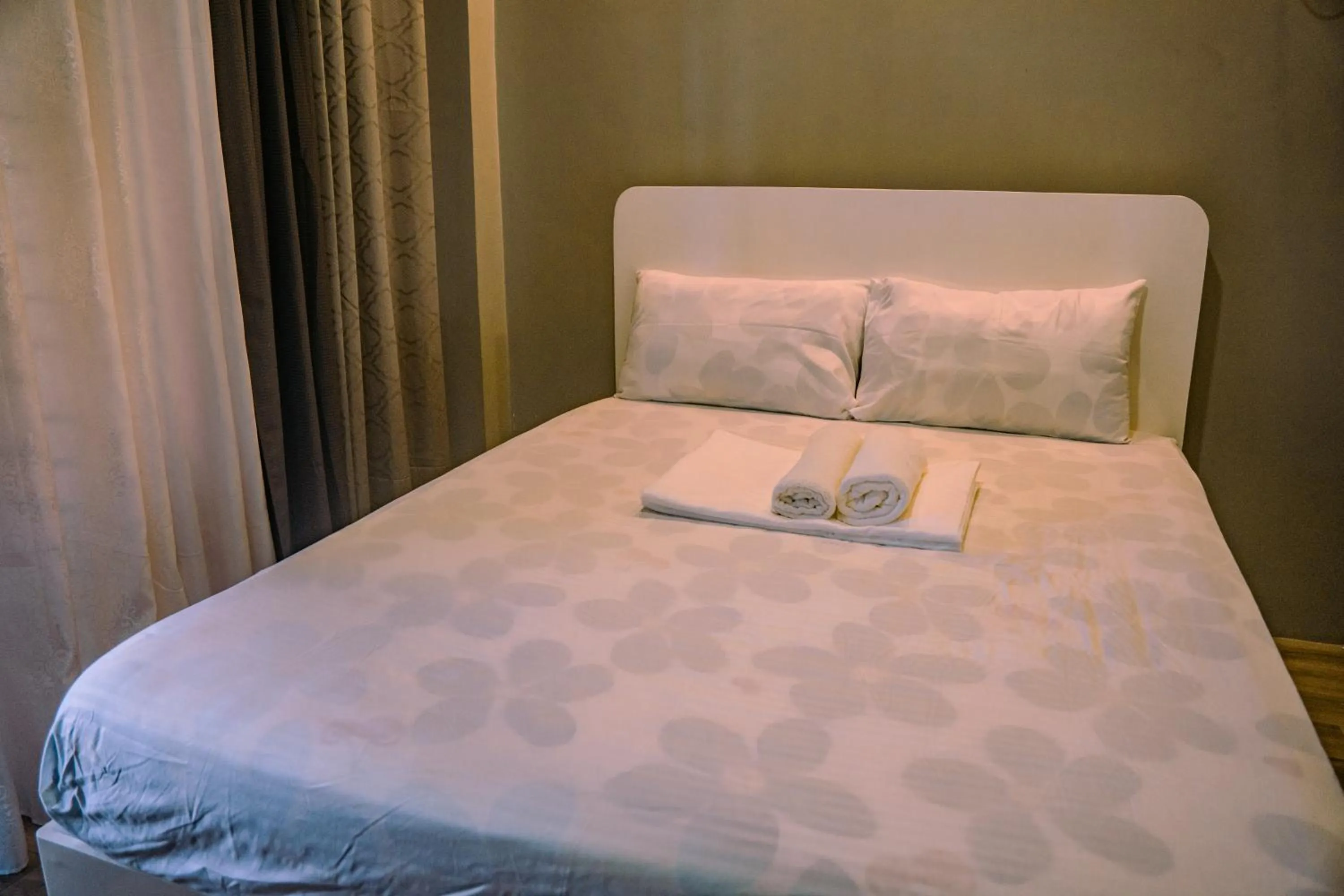 Bed in L & M Hearthstones Lodge