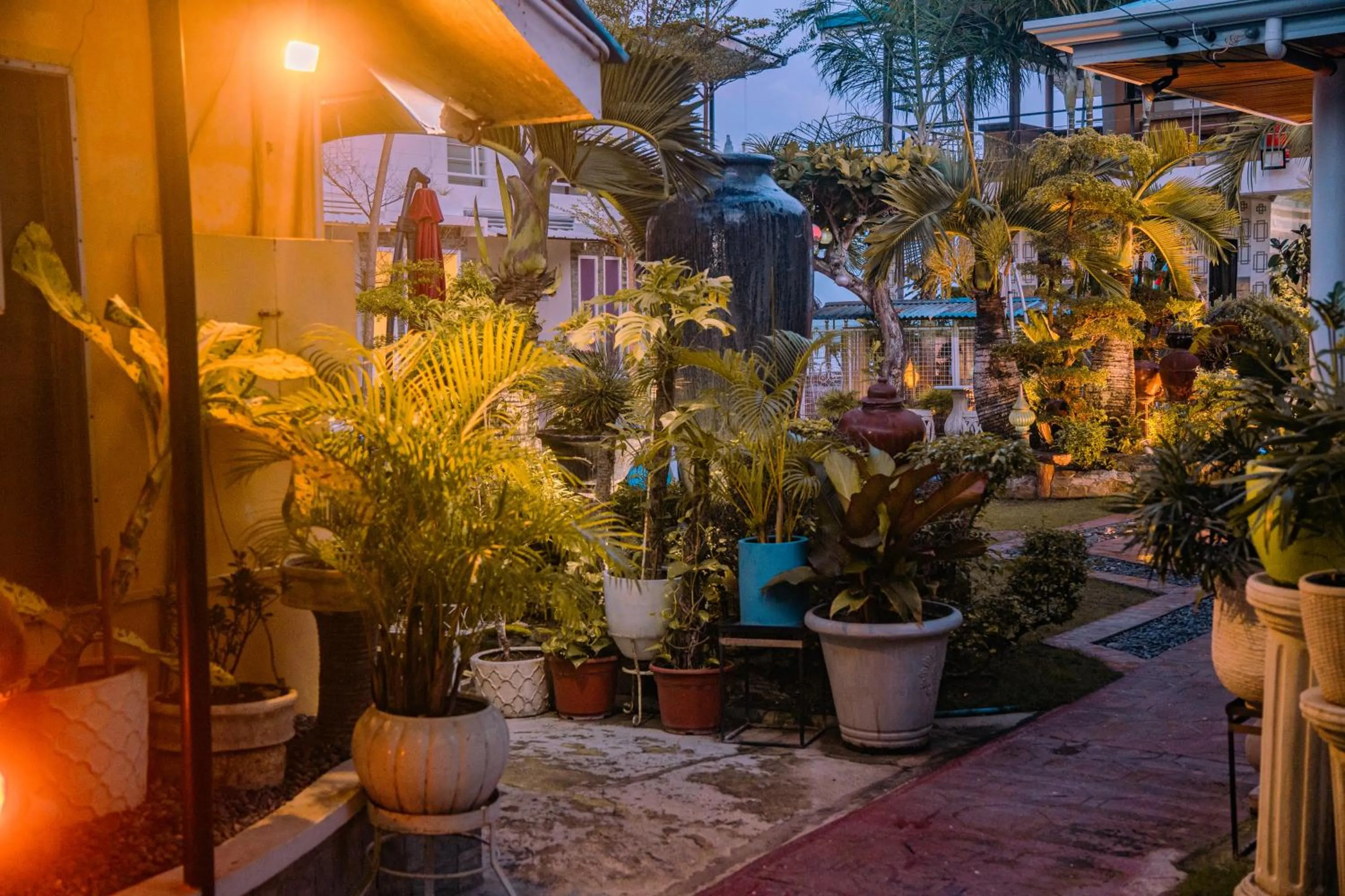 L & M Hearthstones Lodge