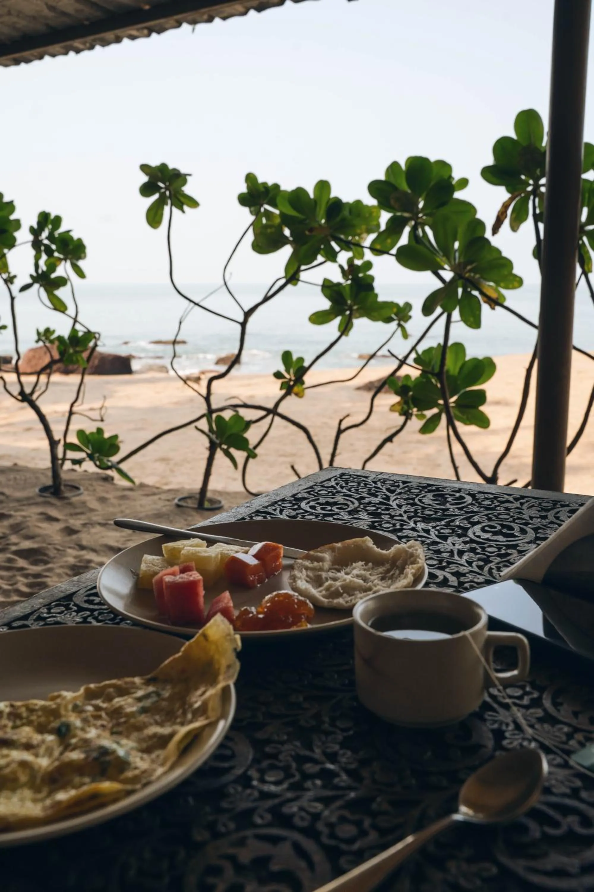 Restaurant/places to eat in Dwarka Beach Resort Goa