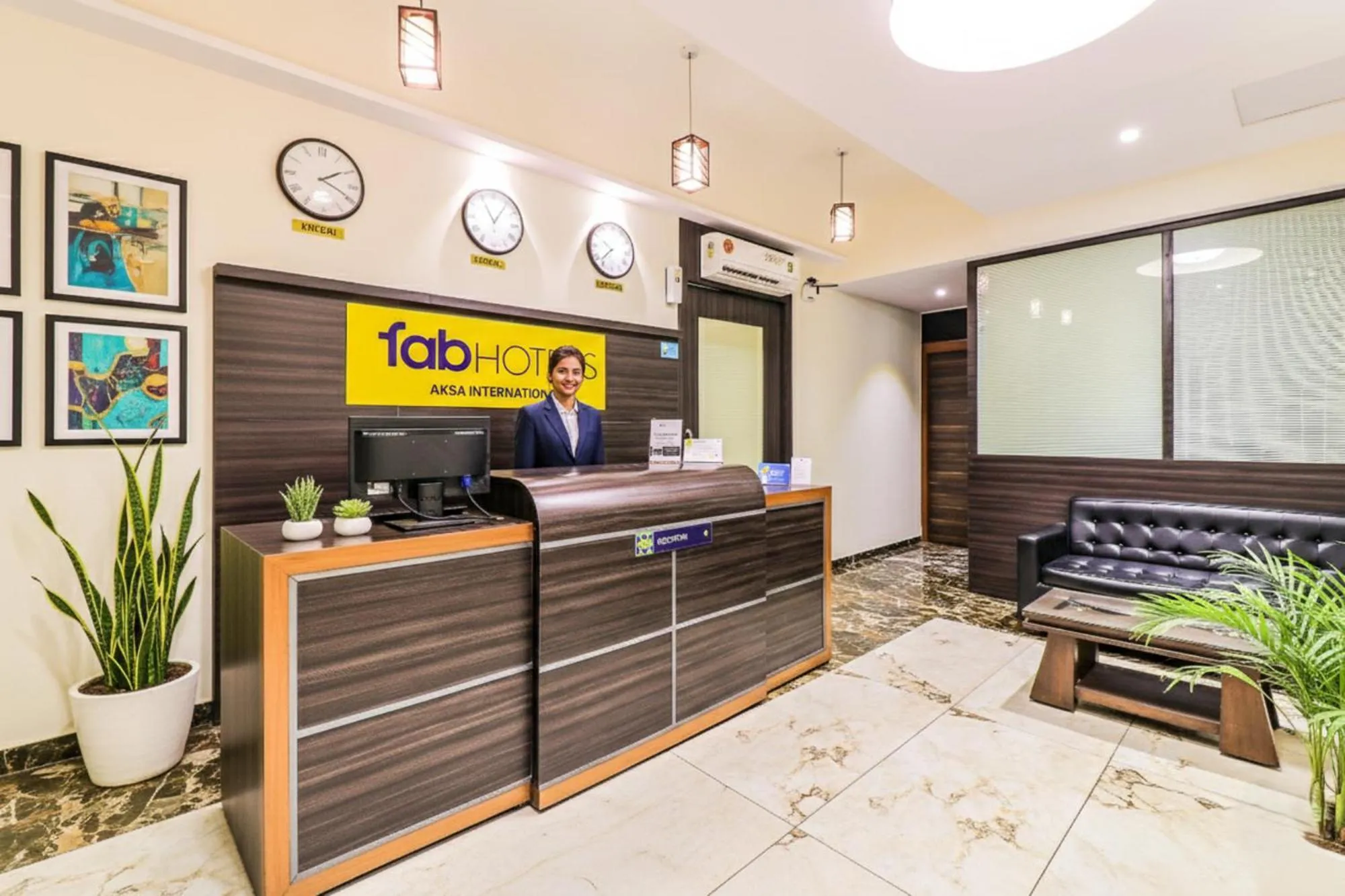 Lobby or reception in FabHotel Aksa International - Nr Mumbai International Airport