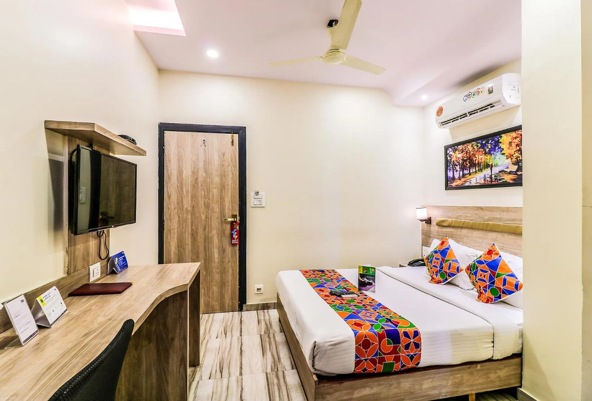 Bedroom, Bed in FabHotel Aksa International - Nr Mumbai International Airport
