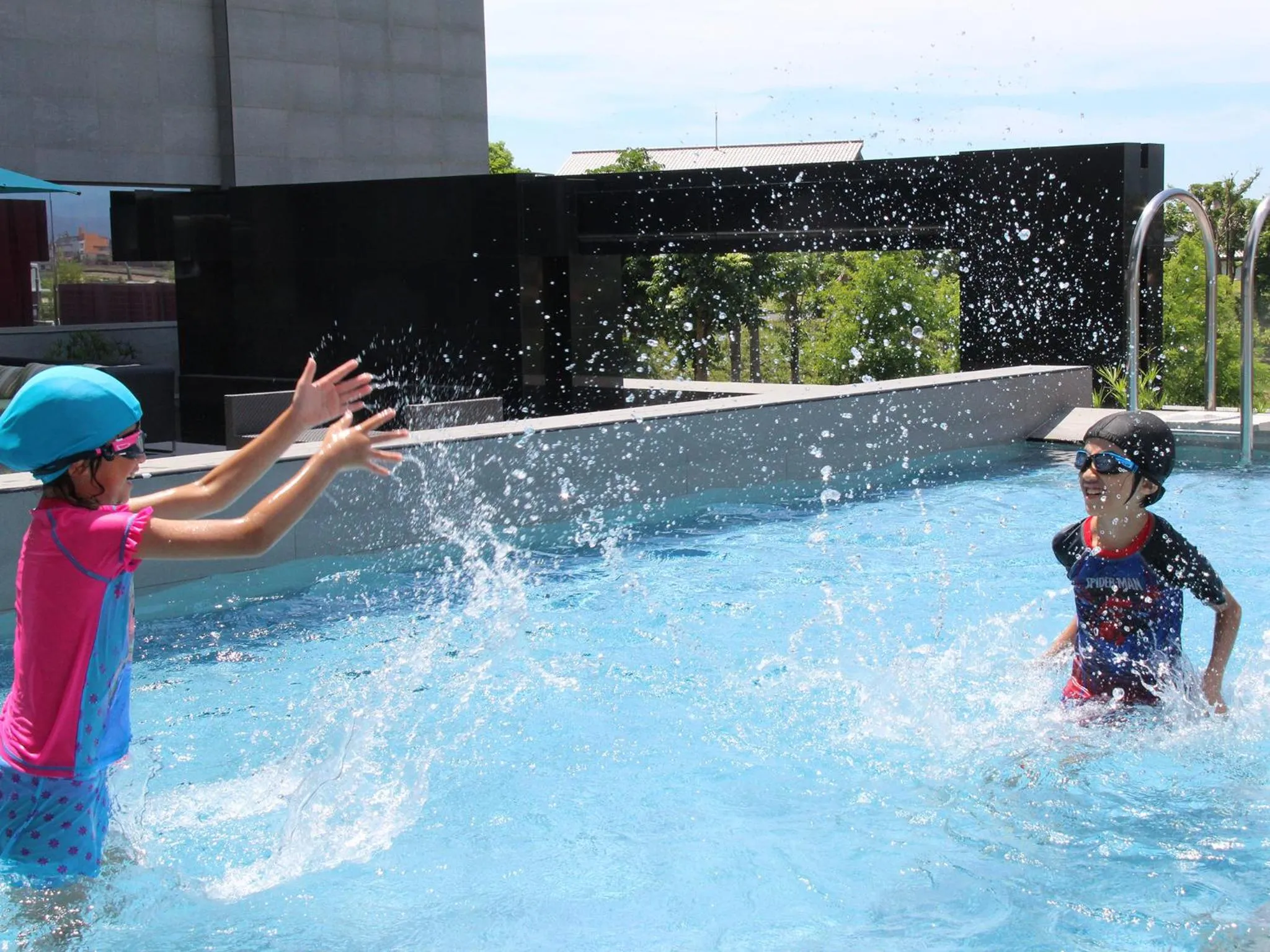 Swimming pool in Dancewoods Hotel