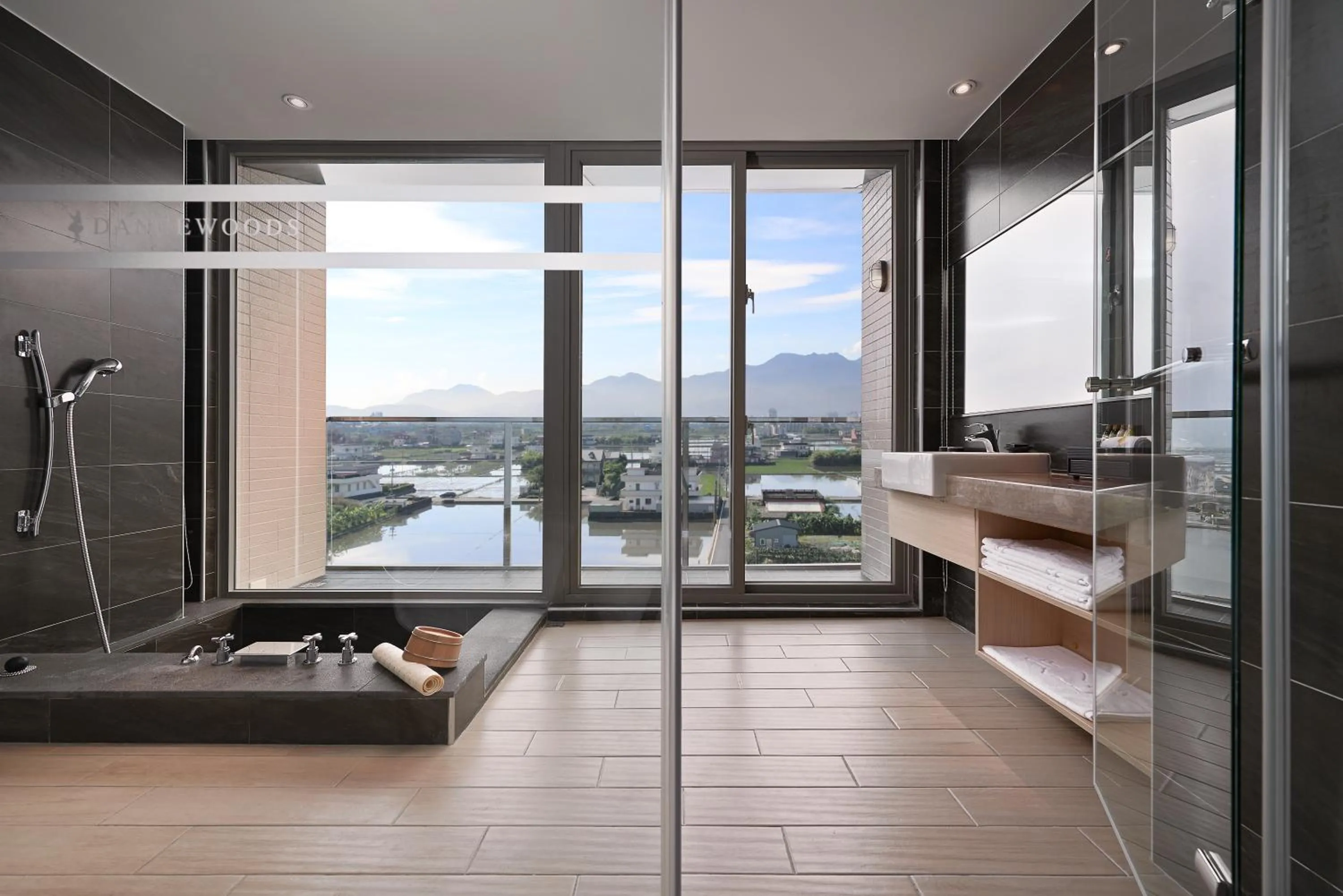 Bathroom in Dancewoods Hotel