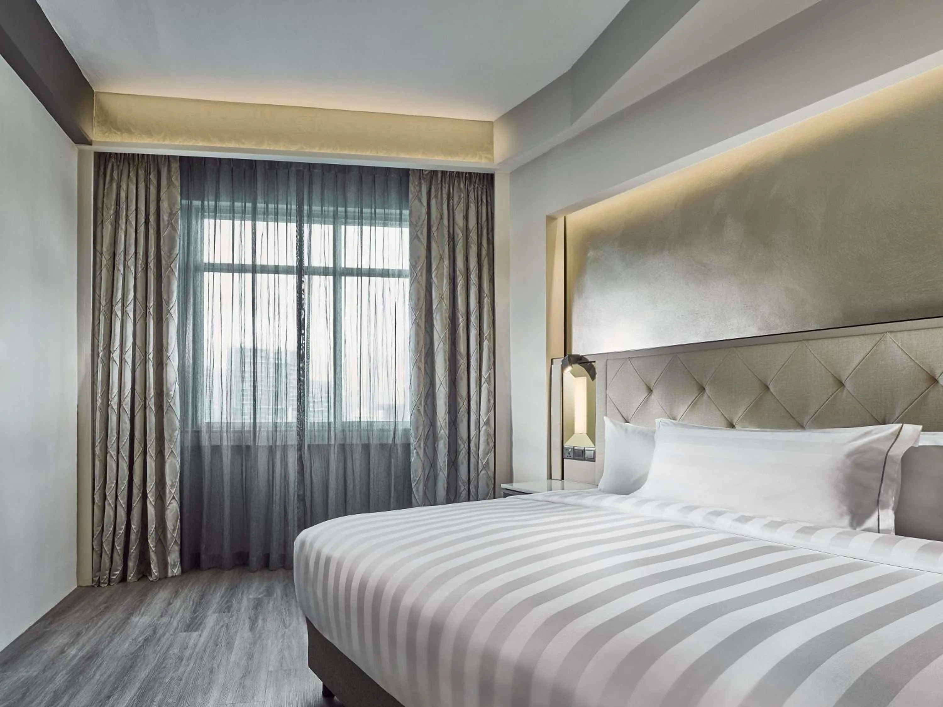 Bedroom, Bed in Novotel Singapore on Kitchener