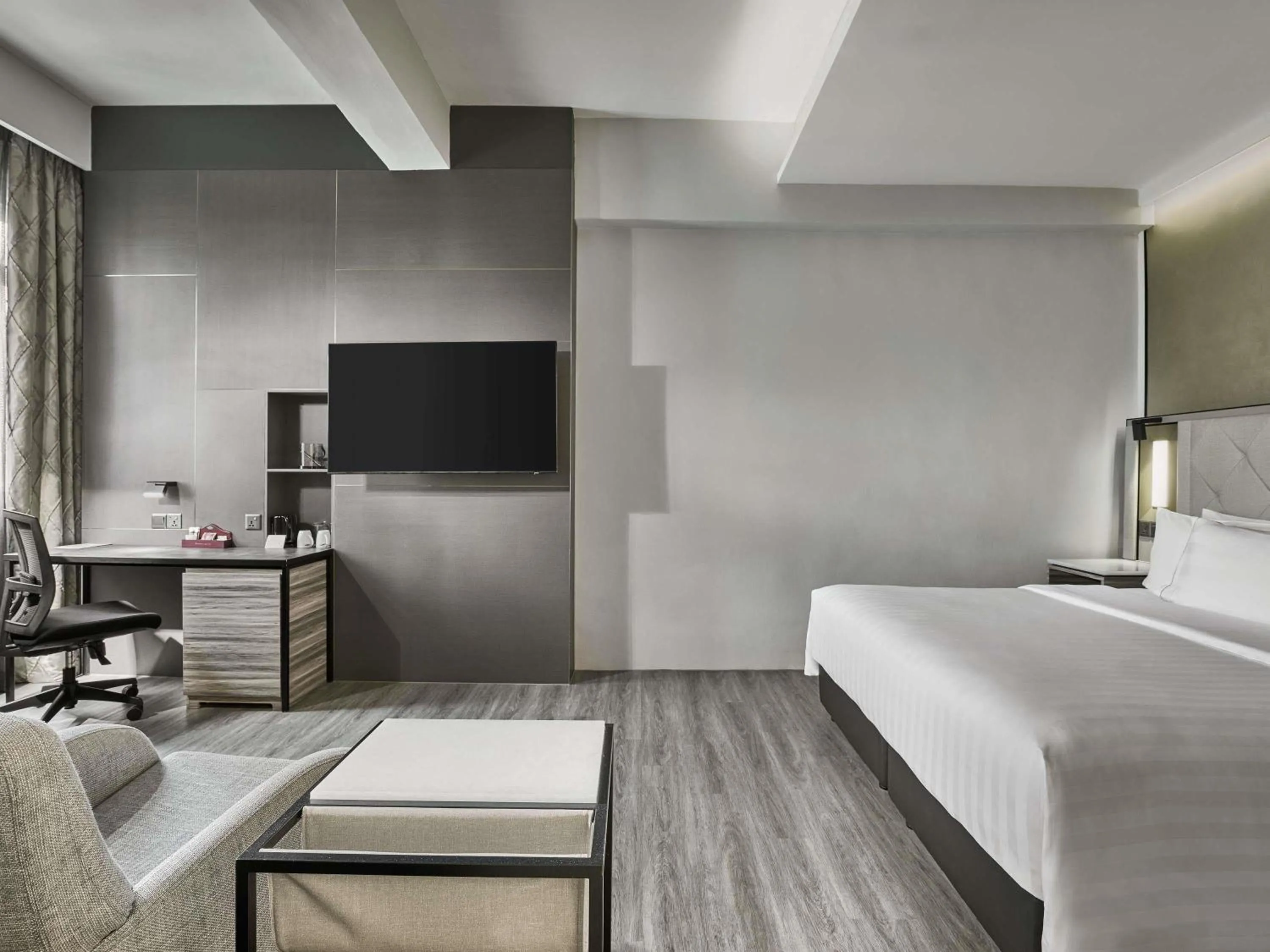 Bedroom, Bed in Novotel Singapore on Kitchener