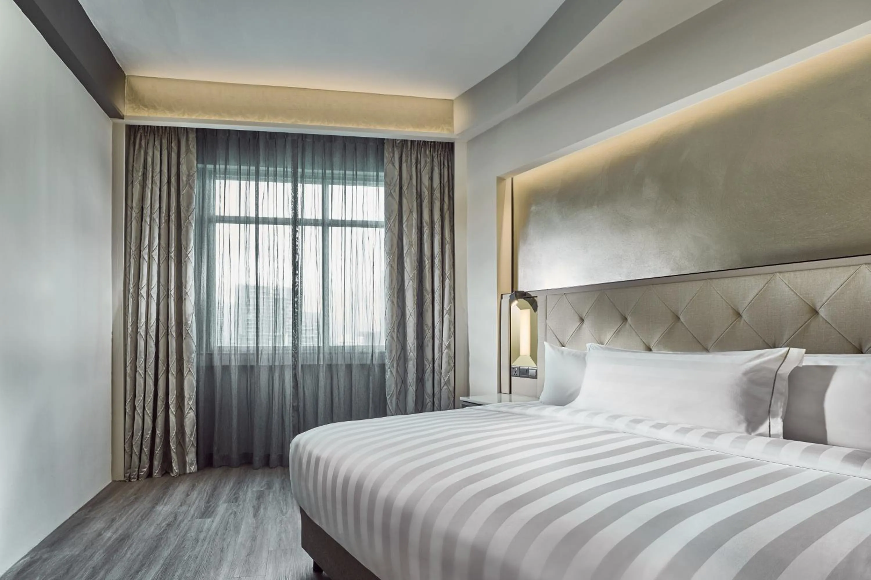 Bedroom, Bed in Novotel Singapore on Kitchener