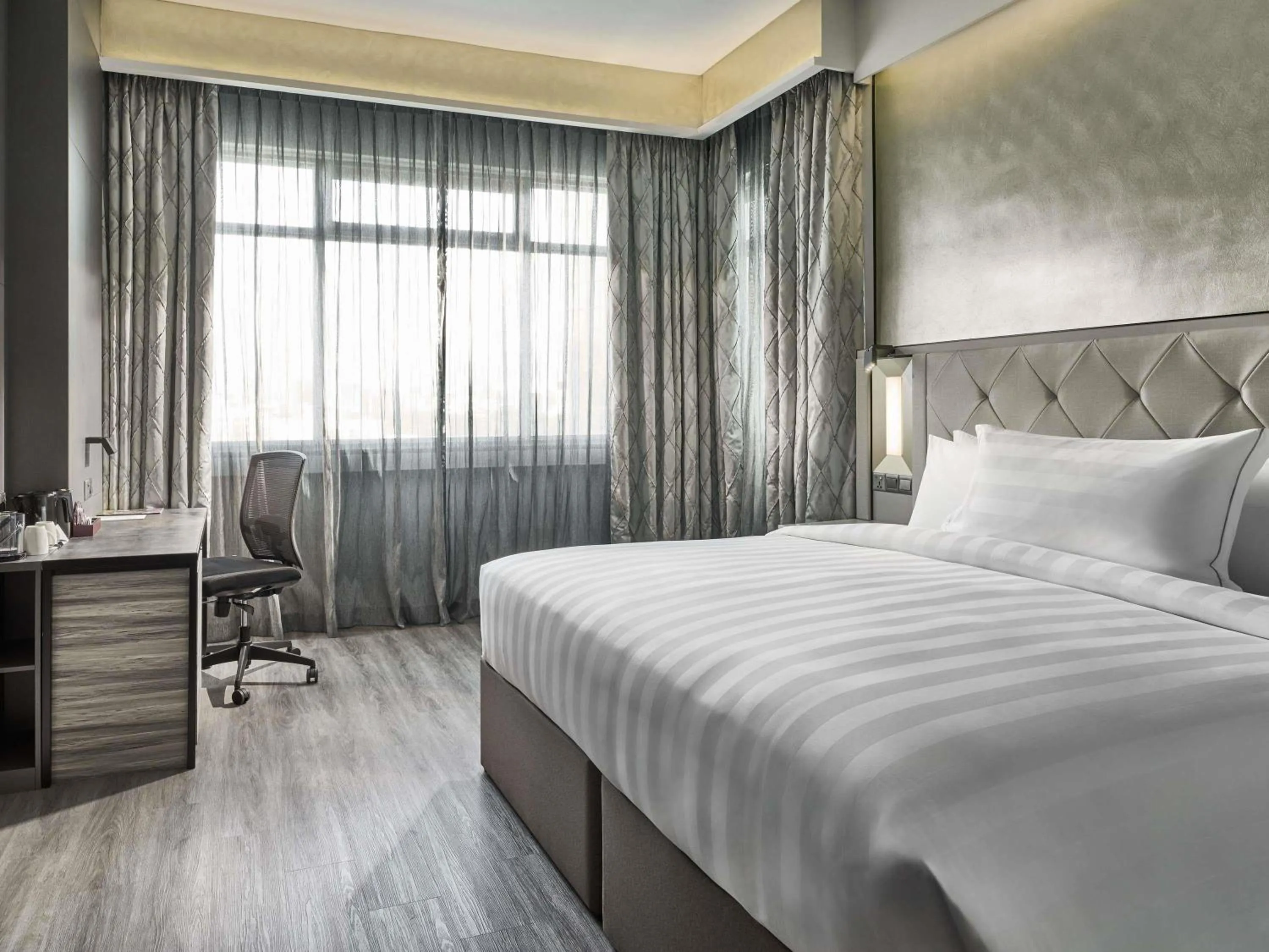 Bedroom, Bed in Novotel Singapore on Kitchener