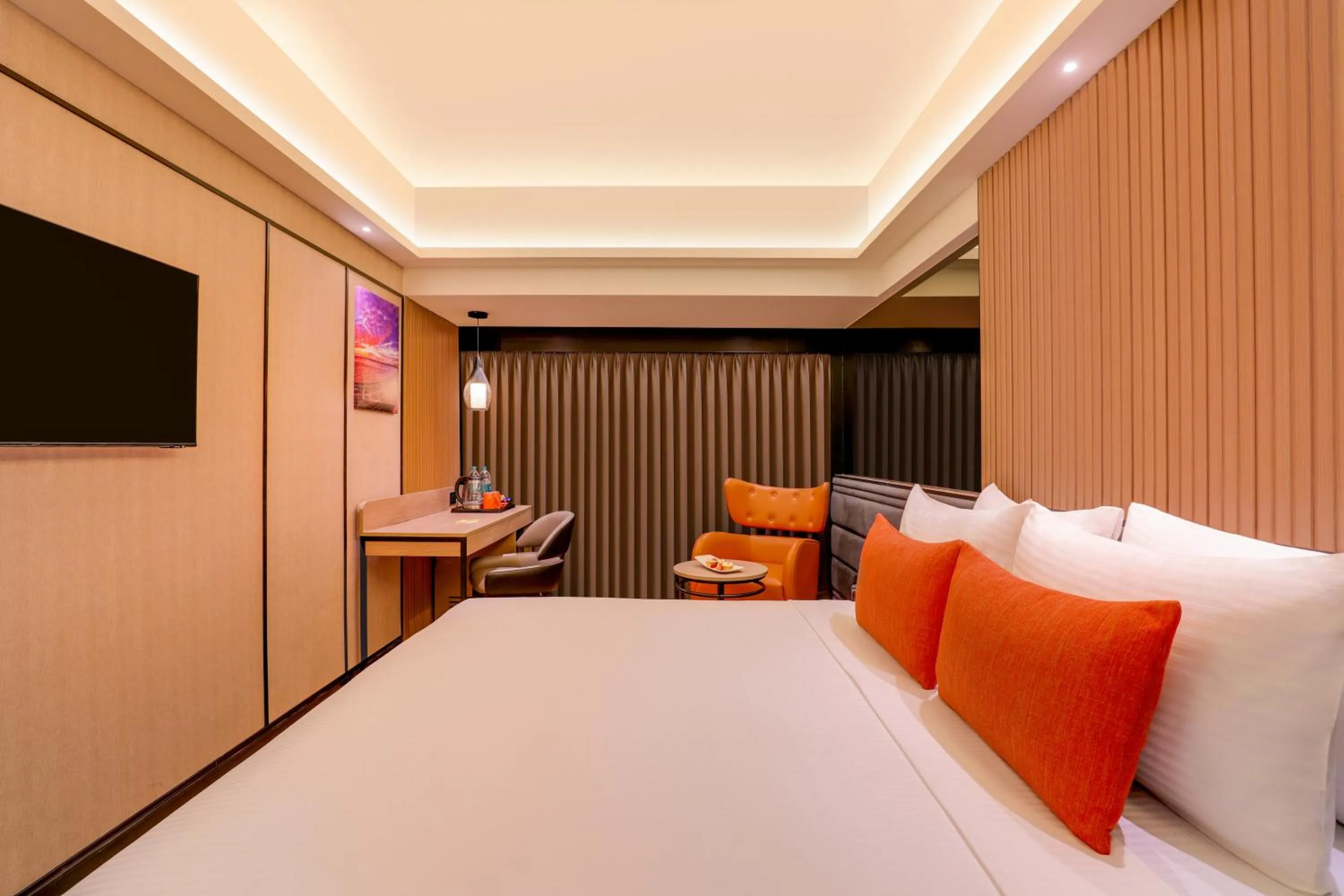 Bedroom, Bed in Lemon Tree Premier, Malad, Mumbai