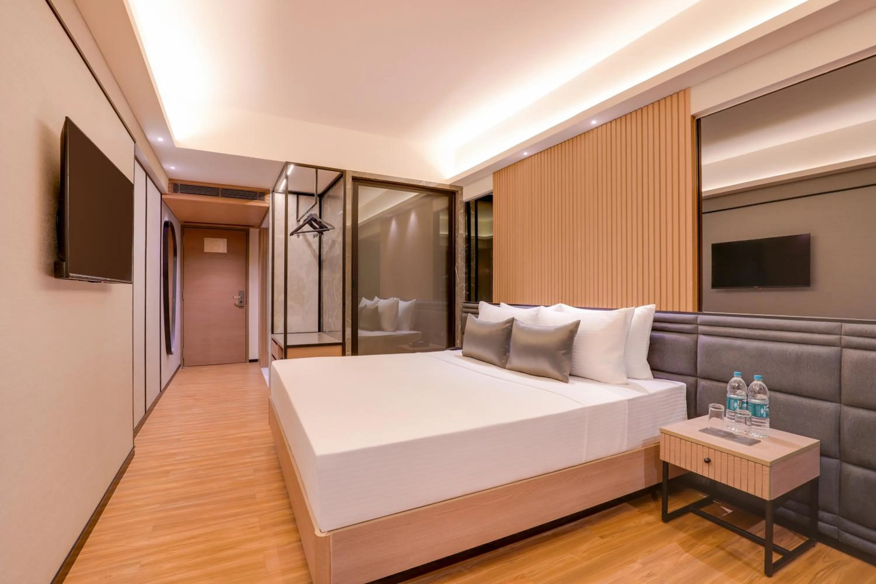 Bedroom, Bed in Lemon Tree Premier, Malad, Mumbai