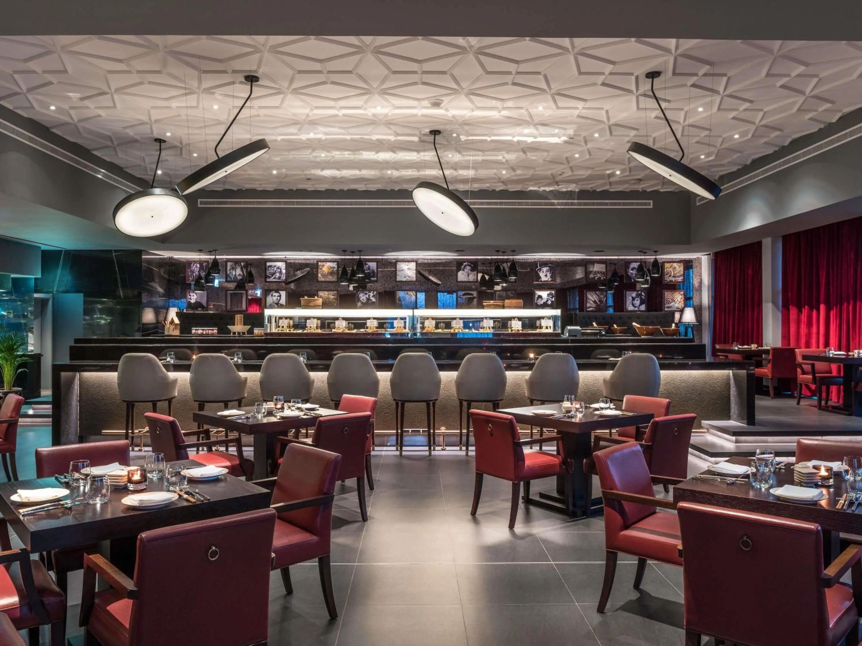 Restaurant/places to eat in Novotel Muscat Airport