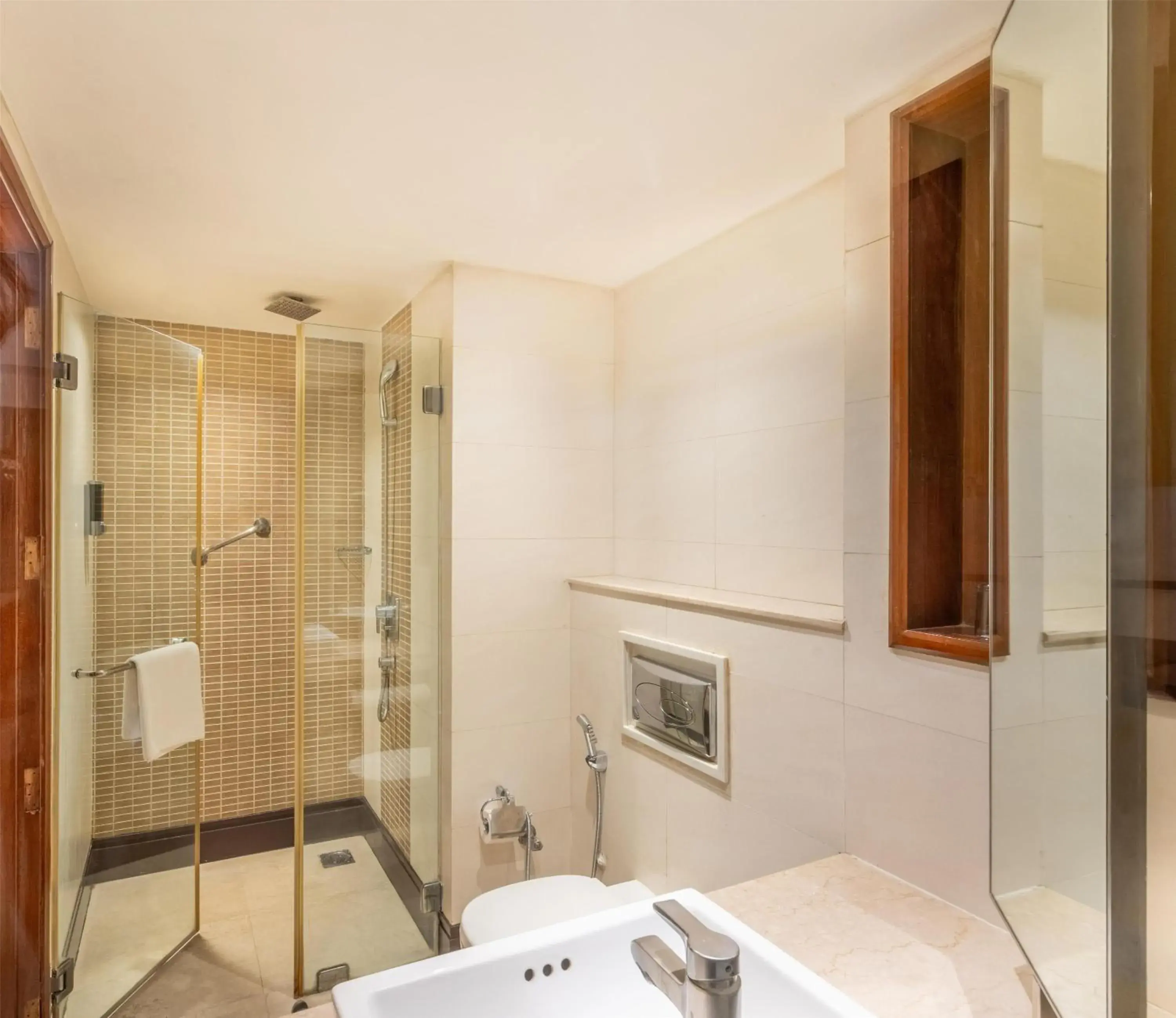 Deluxe Double Room with early check in at 10:30AM and late check out at 3PM, with 10% discount on food and soft beverages in Park Inn Gurgaon Deluxe Double Room with early check in at 10:30AM and late check out at 3PM, with 10% discount on food and soft beverages in Park Inn Gurgaon