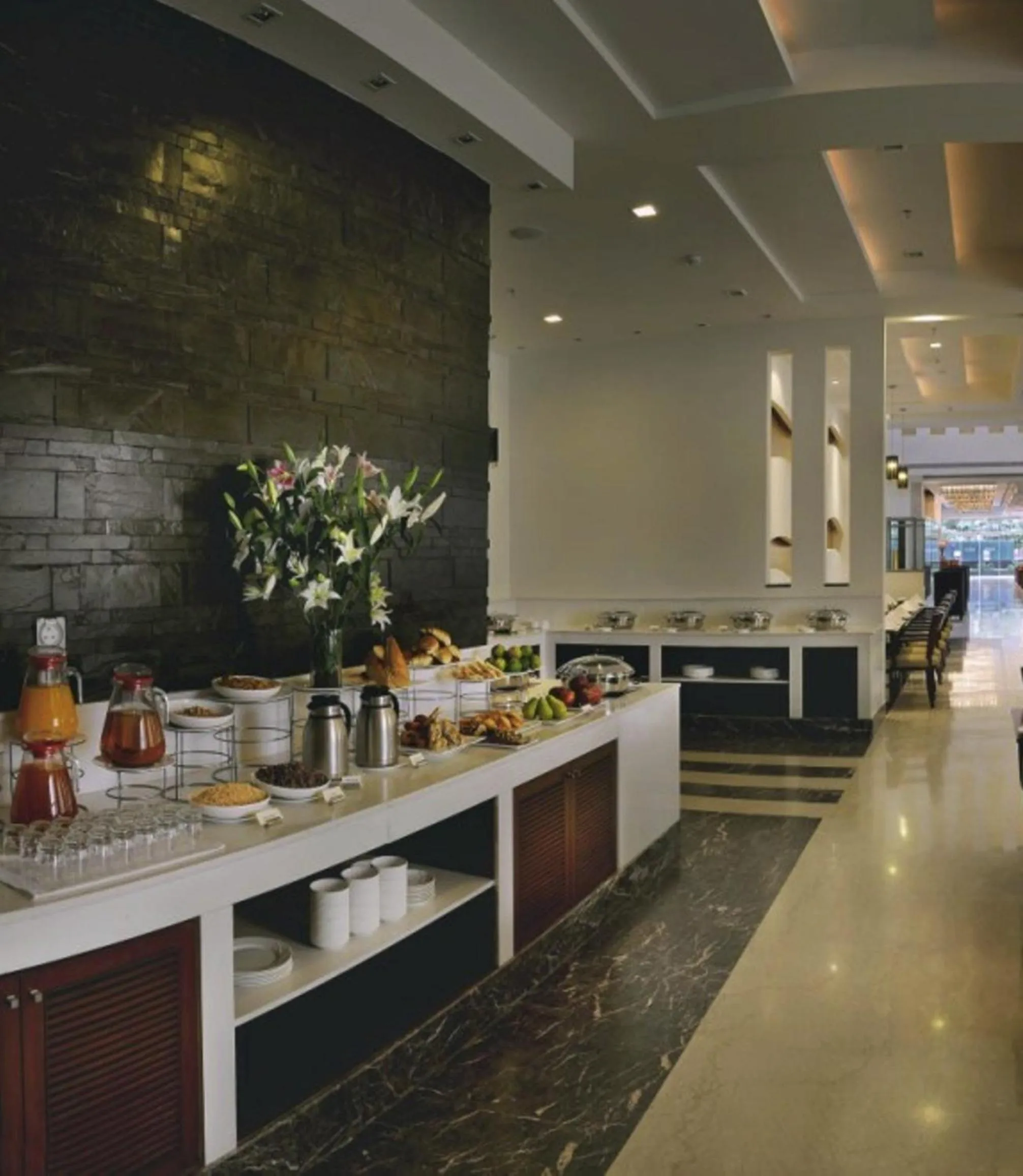 Restaurant/places to eat in Park Inn Gurgaon